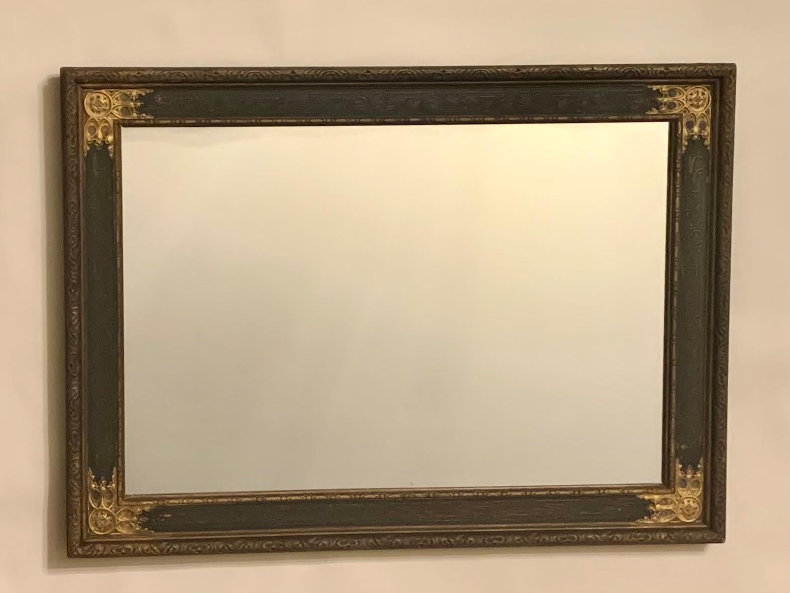 Européen Miroir mural en noyer doré de style Revive gothique, 19e siècle en vente