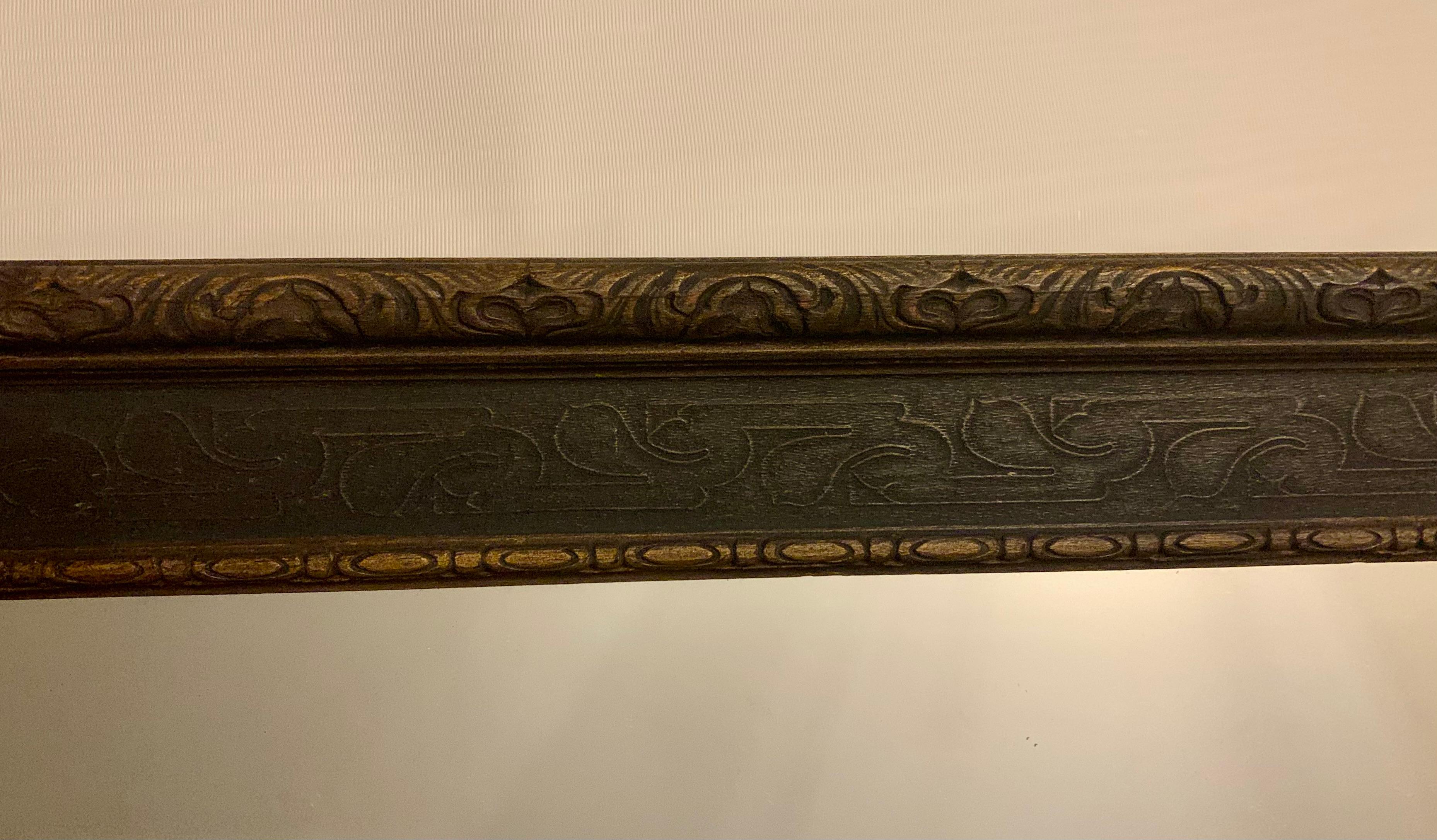 Miroir mural en noyer doré de style Revive gothique, 19e siècle Bon état - En vente à New York, NY