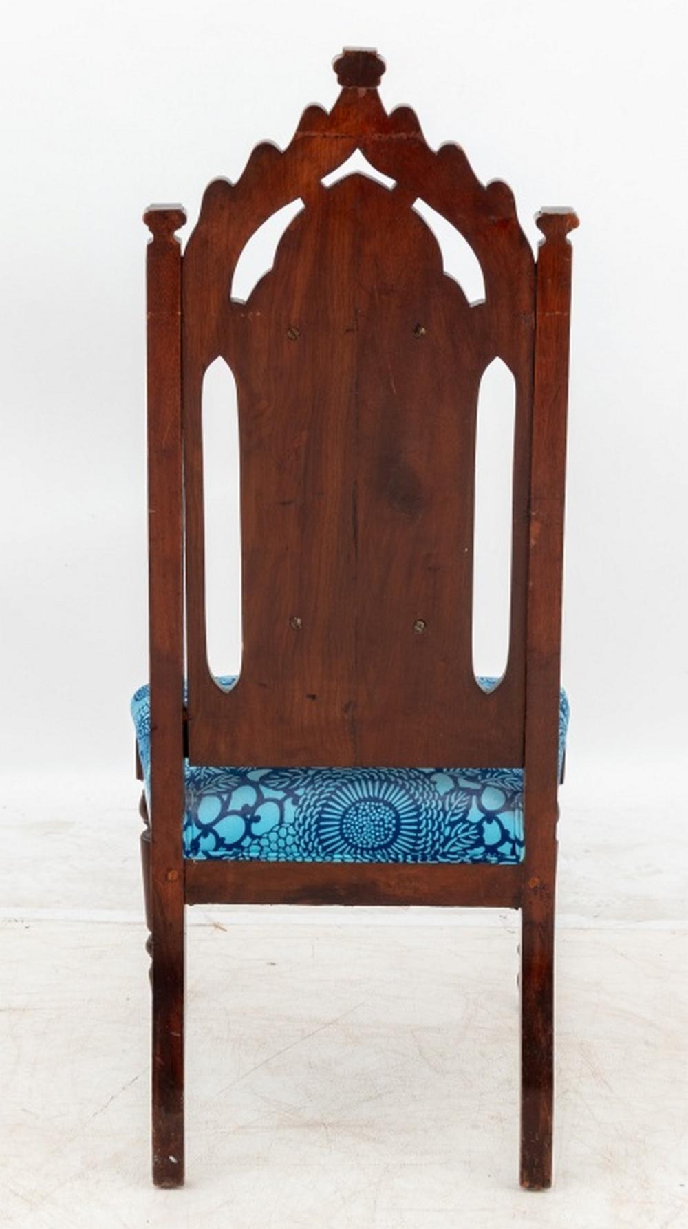 Gothic Revival Custom Upholstered Hall Chair (en anglais) Bon état - En vente à Astoria, NY