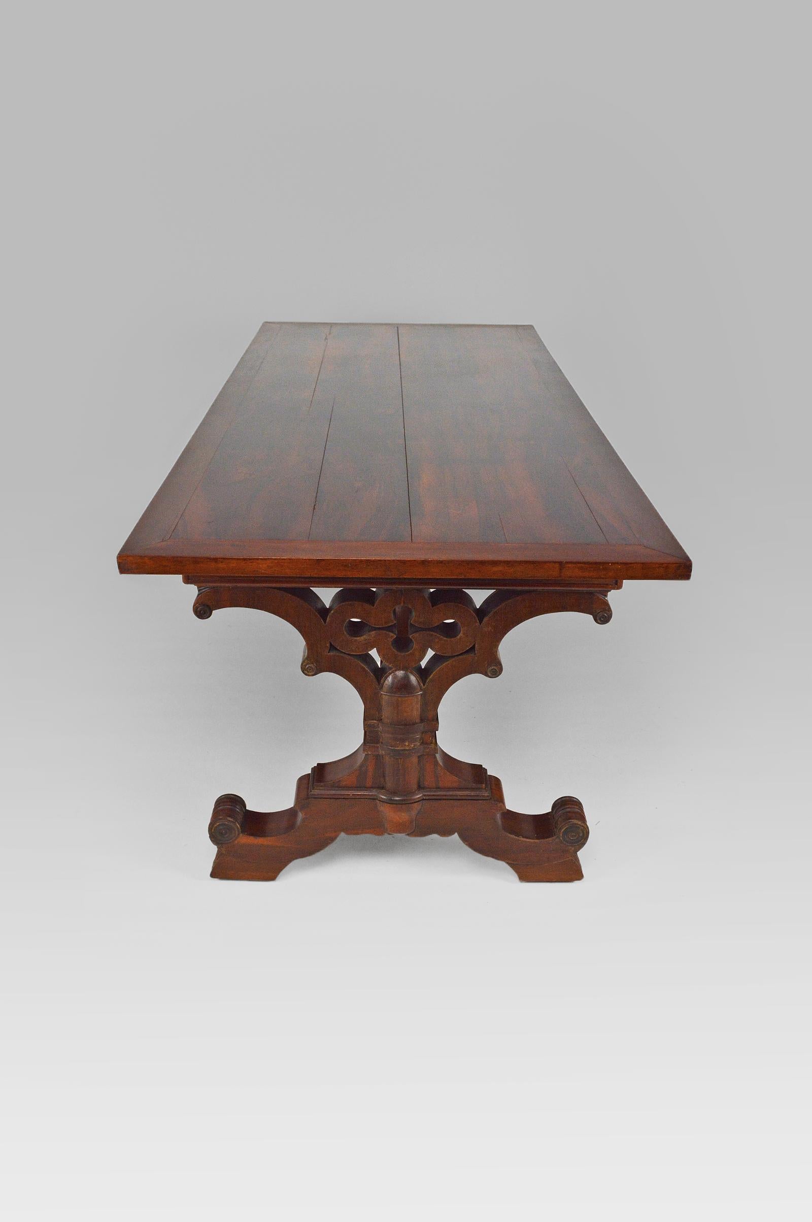 Gothic Revival Dining Table in Mahogany, Victorian Era, circa 1840 For Sale 2