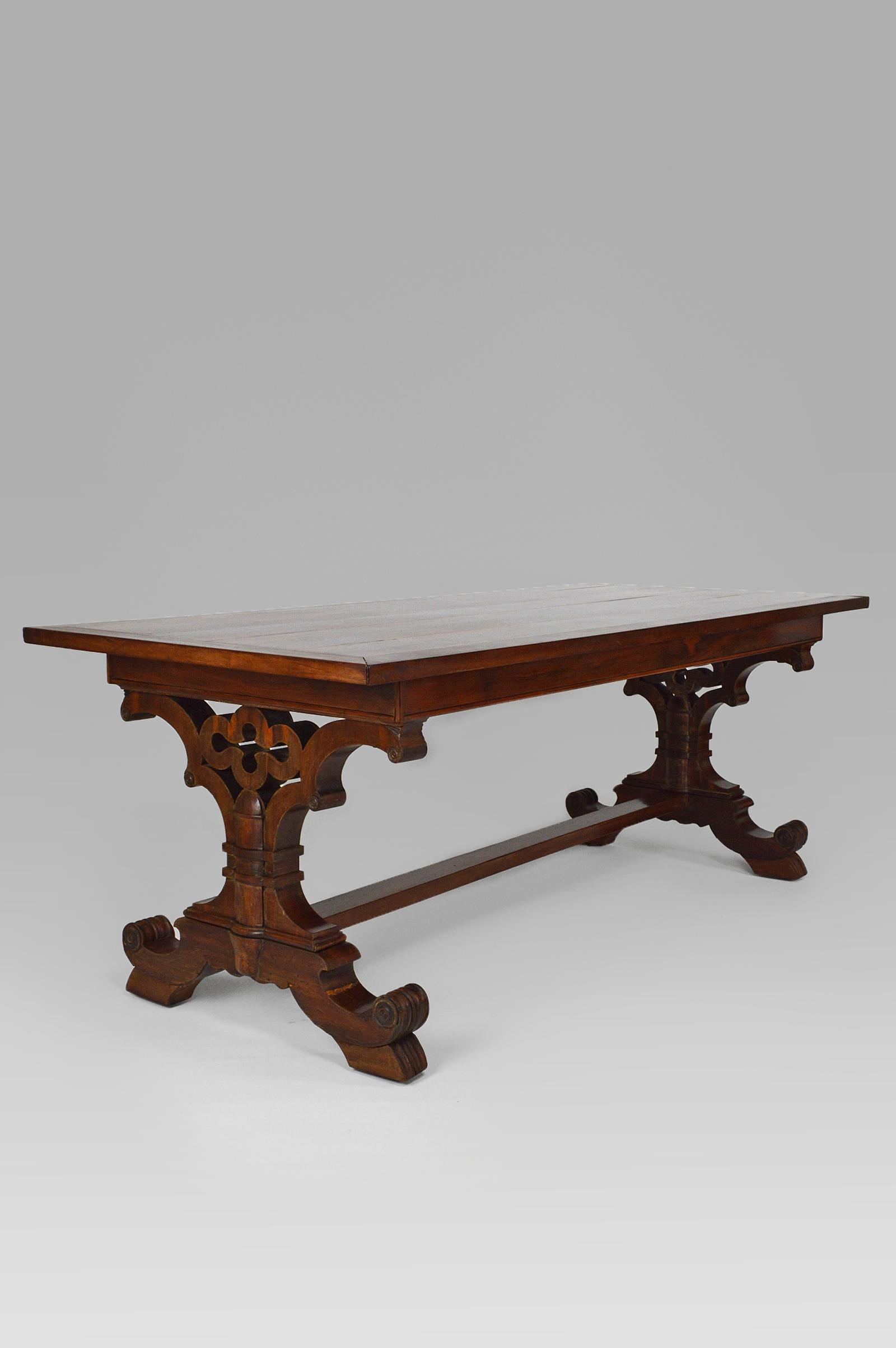 Gothic Revival Dining Table in Mahogany, Victorian Era, circa 1840 For Sale 7