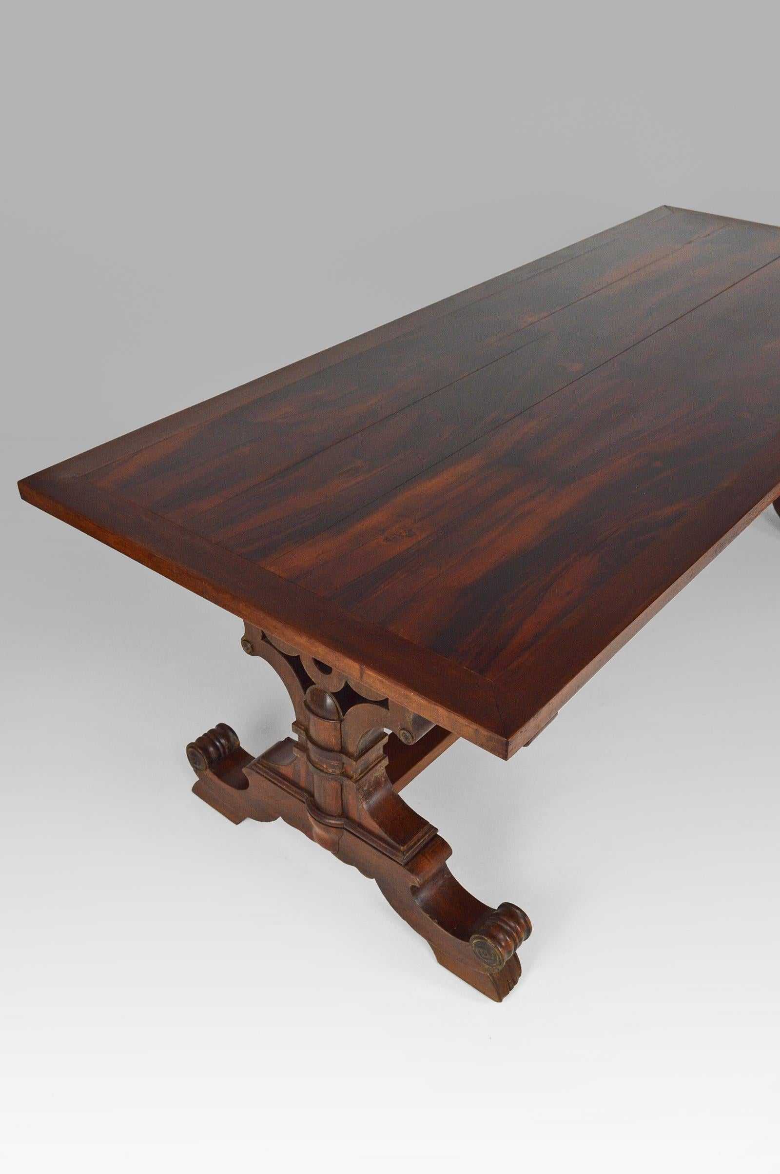 Mid-19th Century Gothic Revival Dining Table in Mahogany, Victorian Era, circa 1840 For Sale