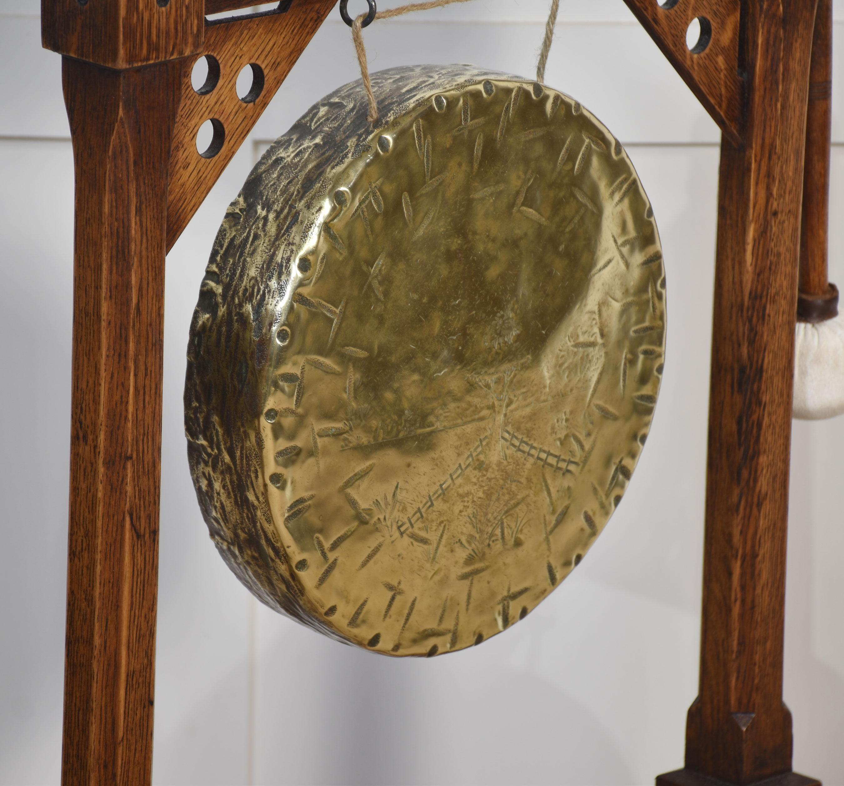 Gong de table de style Revive gothique en vente 3