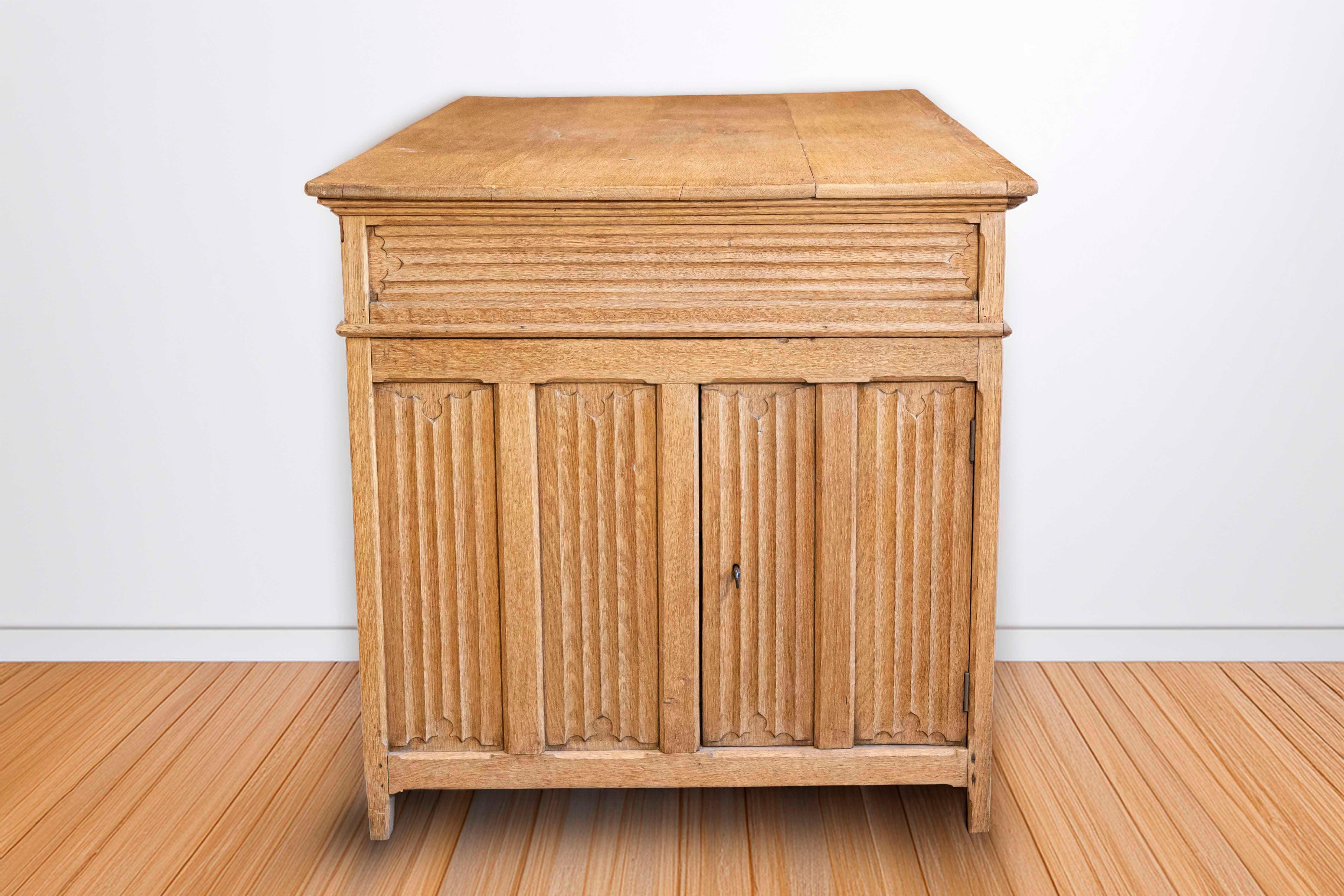 Gothic Revival English Desk of Bleached Oak with Linenfold Motifs, circa 1830 For Sale 3
