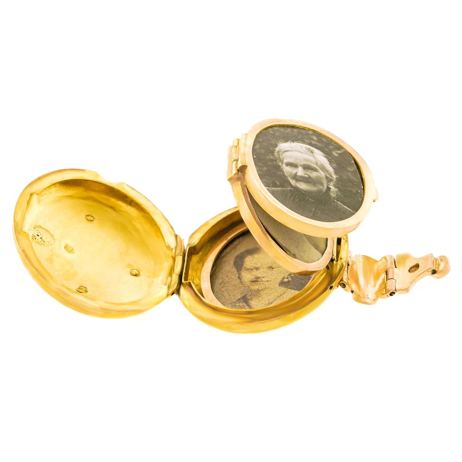 Gothic Revival Gold Locket For Sale 2