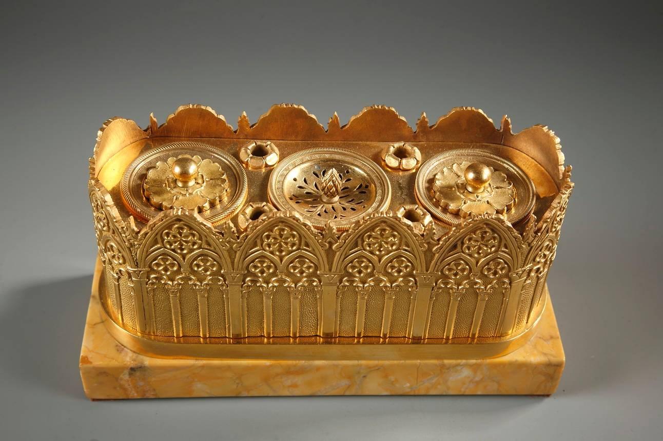 Gothic Revival Inkwell in Gilt Bronze and Sienna Marble, 19th Century In Good Condition In Paris, FR