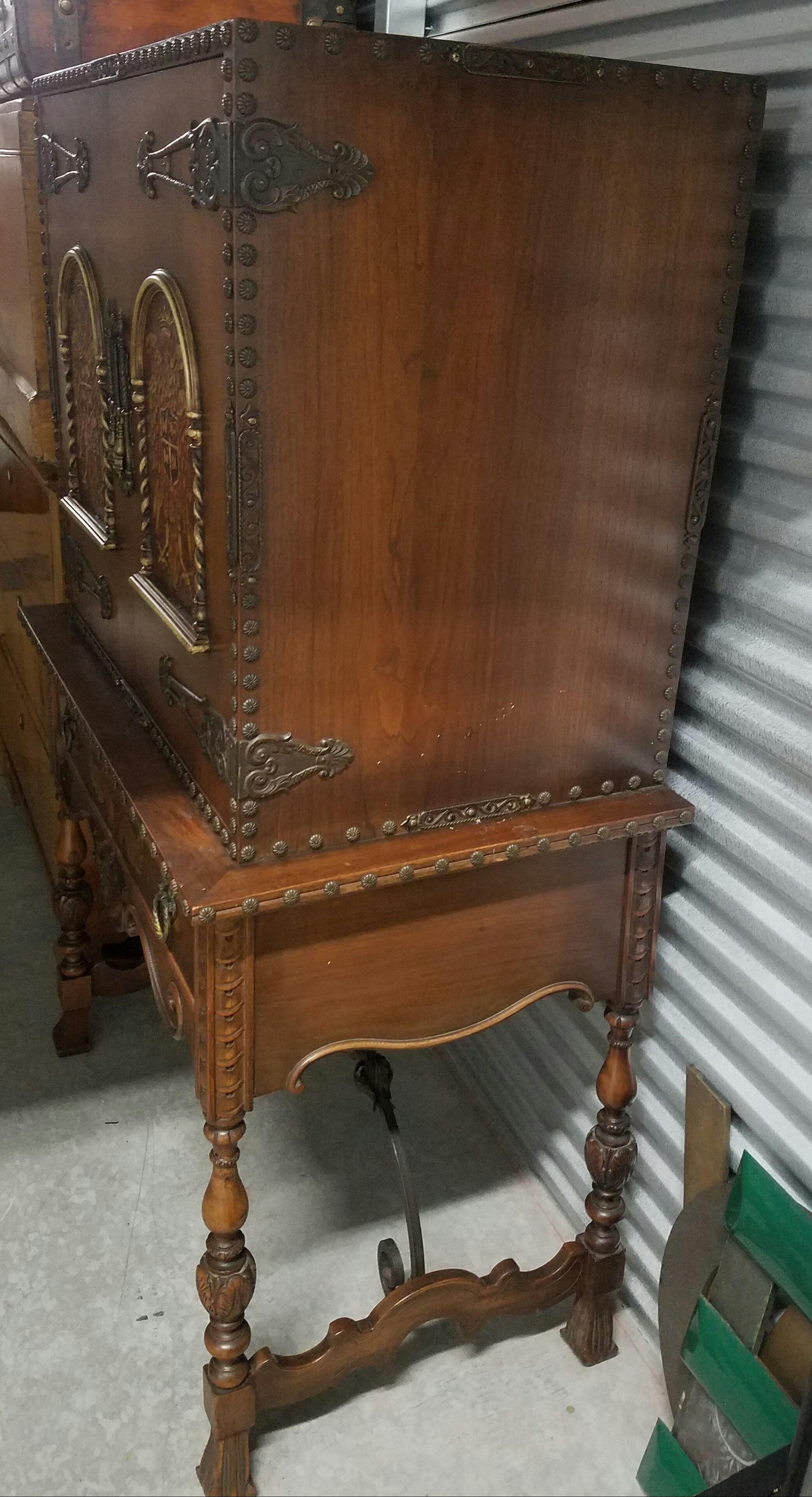 Gothic Revival Mahogany Antique Cabinet with Stromberg-Carlson Radio For Sale 1