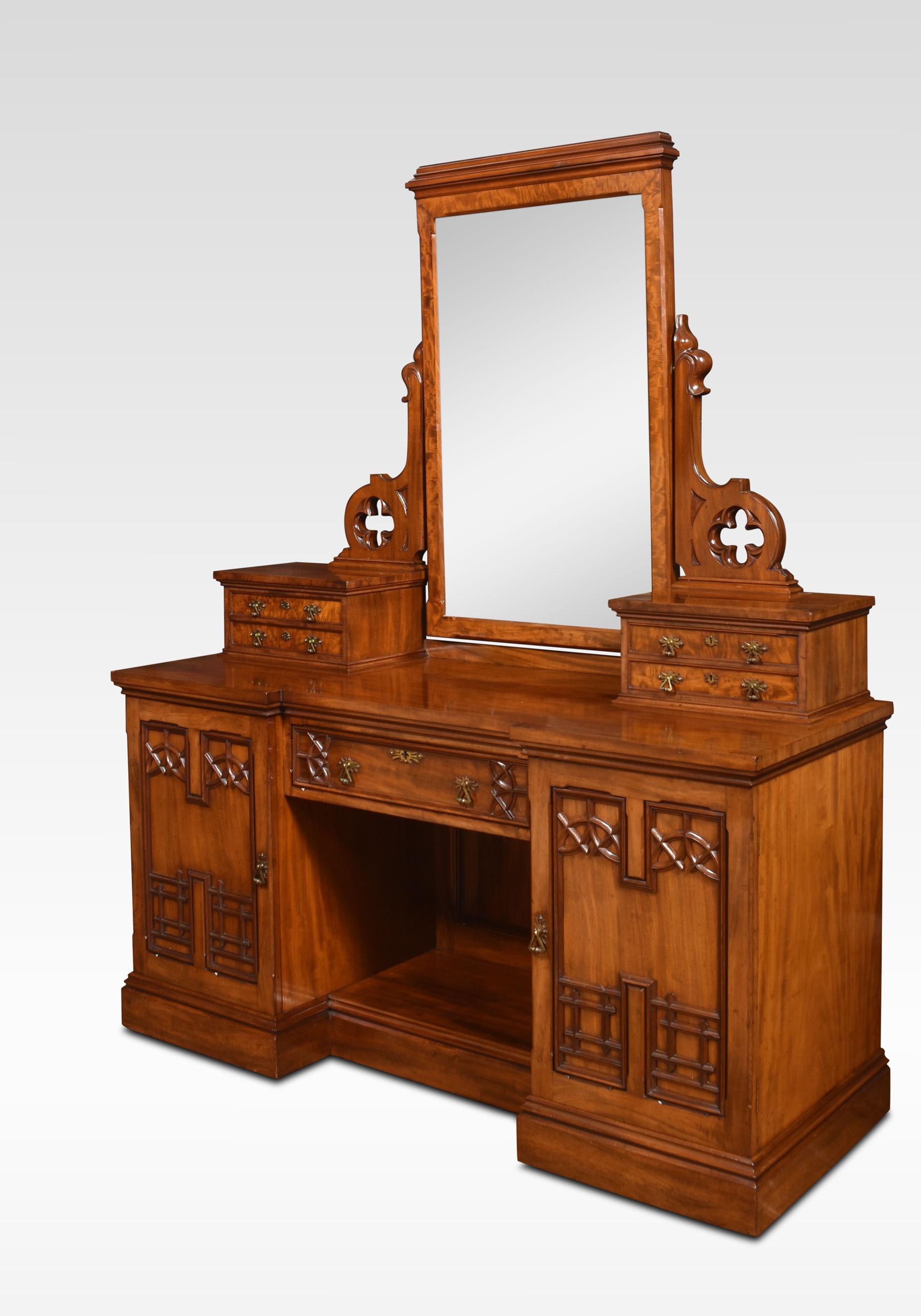 Gothic Revival Mahogany Dressing Table In Good Condition For Sale In Cheshire, GB