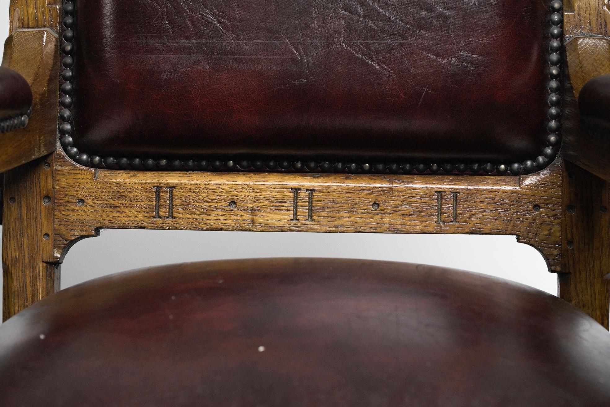 Fauteuil néo-gothique en chêne conçu par John Pollard Seddon pour Seddon and Co. Bon état - En vente à London, GB
