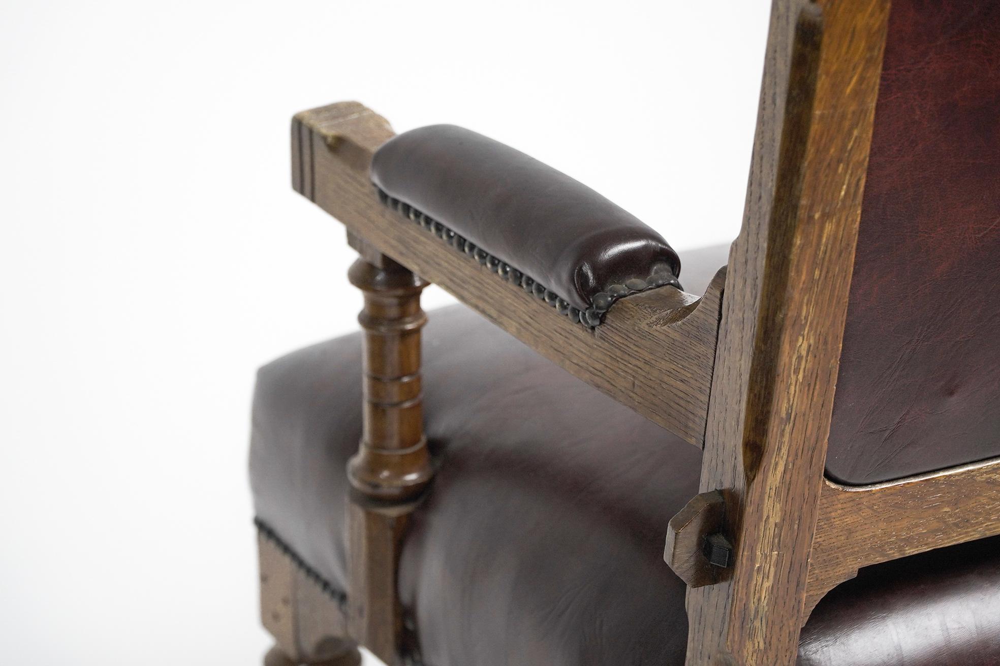 Fauteuil néo-gothique en chêne conçu par John Pollard Seddon pour Seddon and Co. en vente 2