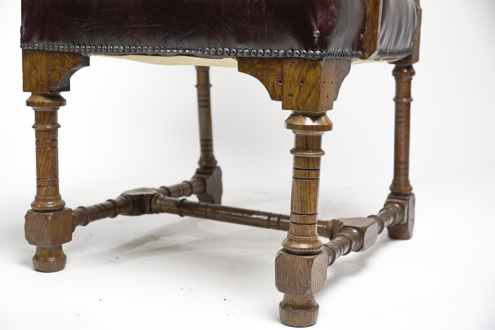 Fauteuil néo-gothique en chêne conçu par John Pollard Seddon pour Seddon and Co. en vente 3