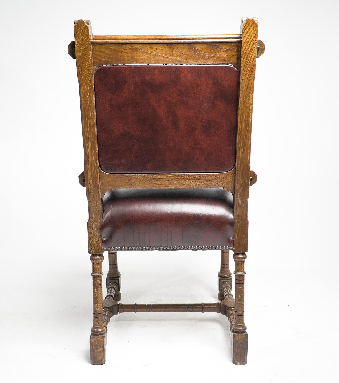 Fauteuil néo-gothique en chêne conçu par John Pollard Seddon pour Seddon and Co. en vente 5