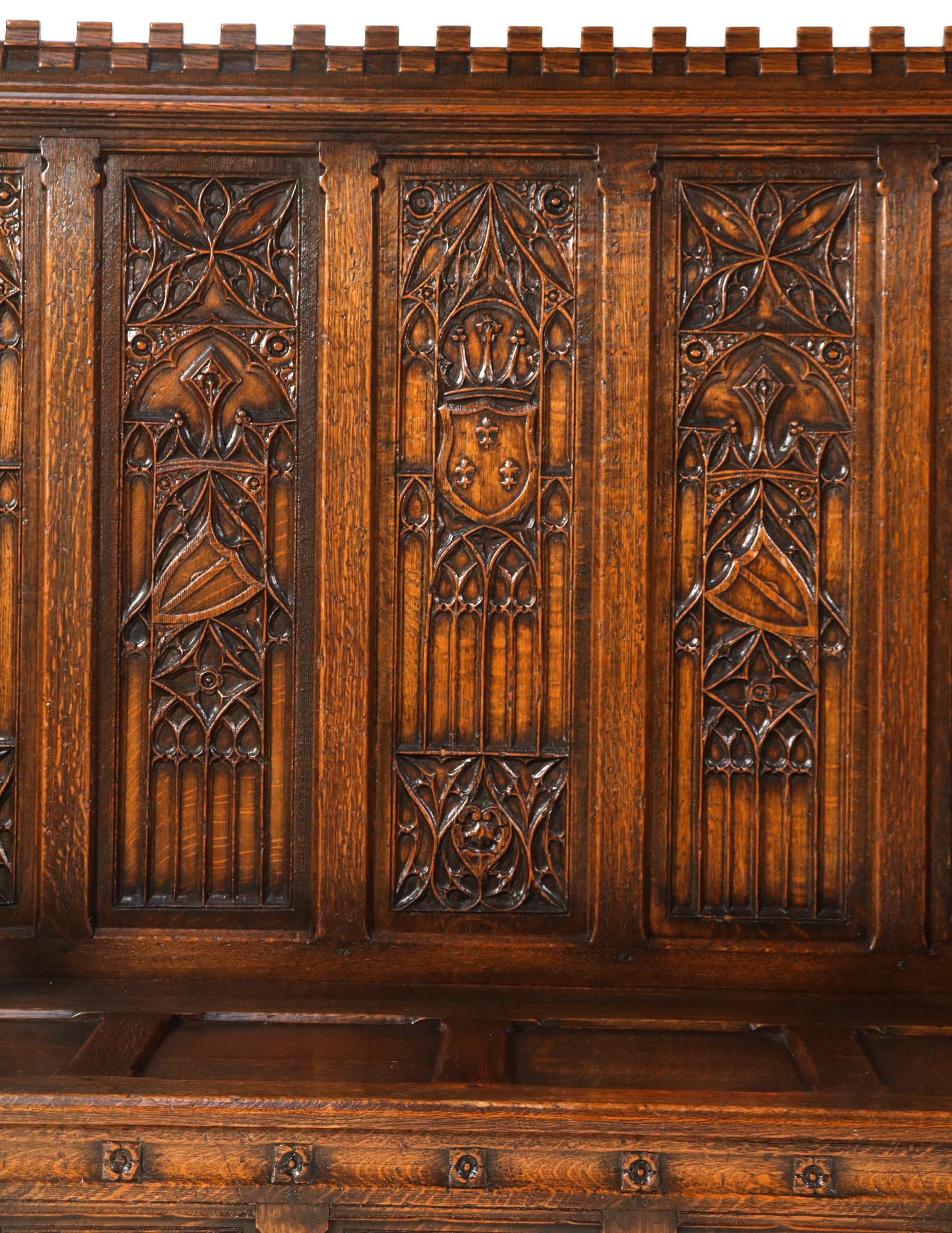 Panca da sala con schienale alto in quercia in stile Gothic Revival, 1900 in vendita 3