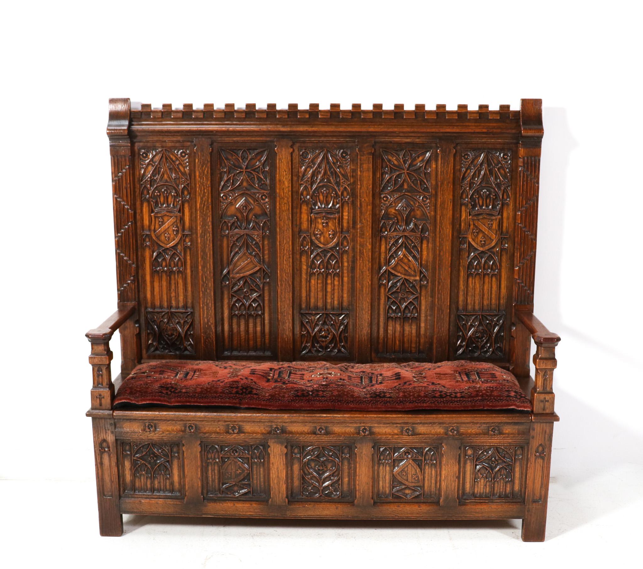Panca da sala con schienale alto in quercia in stile Gothic Revival, 1900 in vendita 4