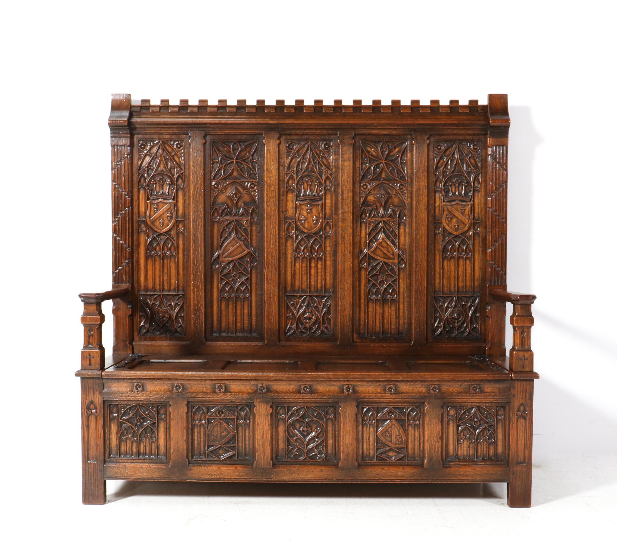 Neogotico Panca da sala con schienale alto in quercia in stile Gothic Revival, 1900 in vendita