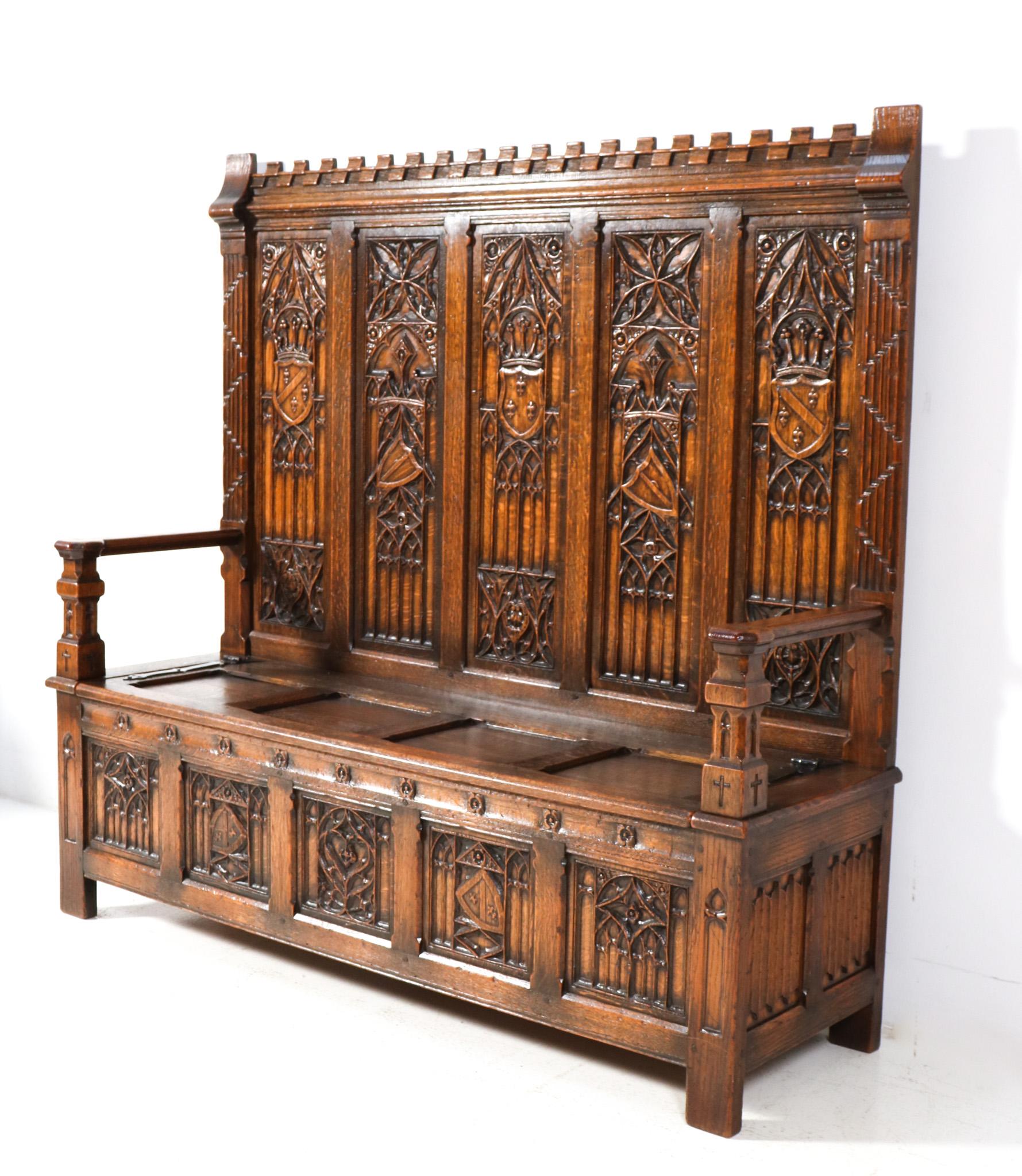 Inizio XX secolo Panca da sala con schienale alto in quercia in stile Gothic Revival, 1900 in vendita