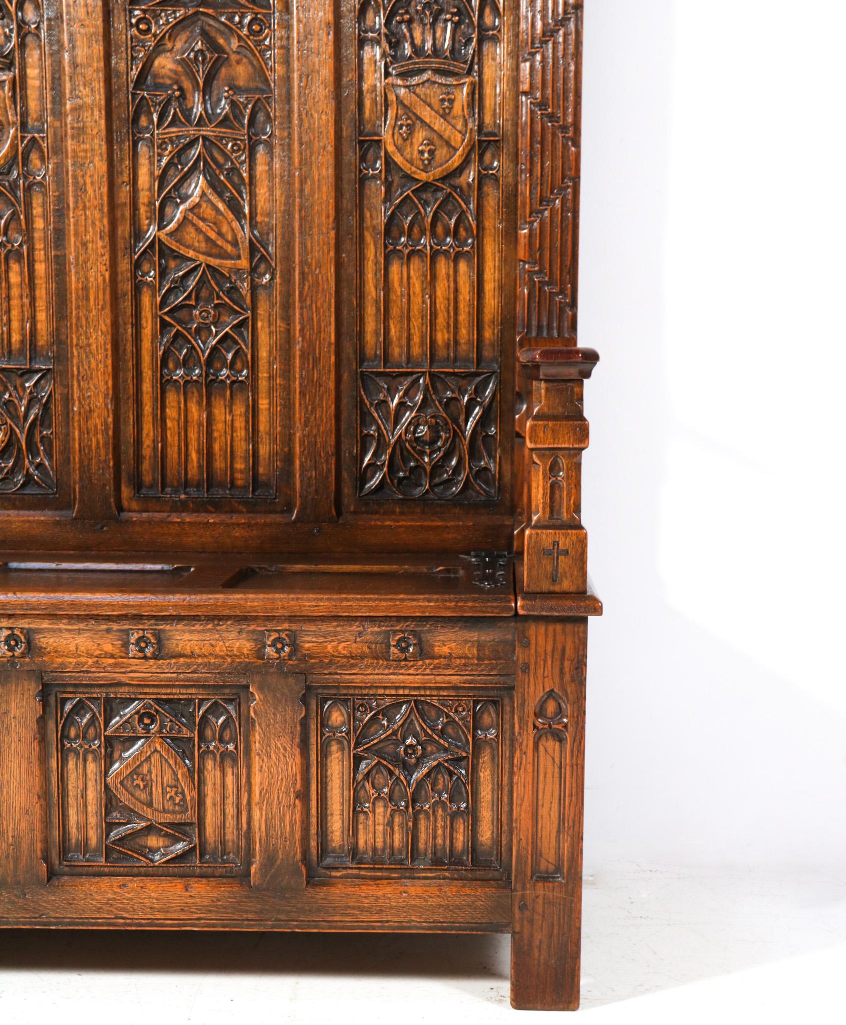 Panca da sala con schienale alto in quercia in stile Gothic Revival, 1900 in vendita 1
