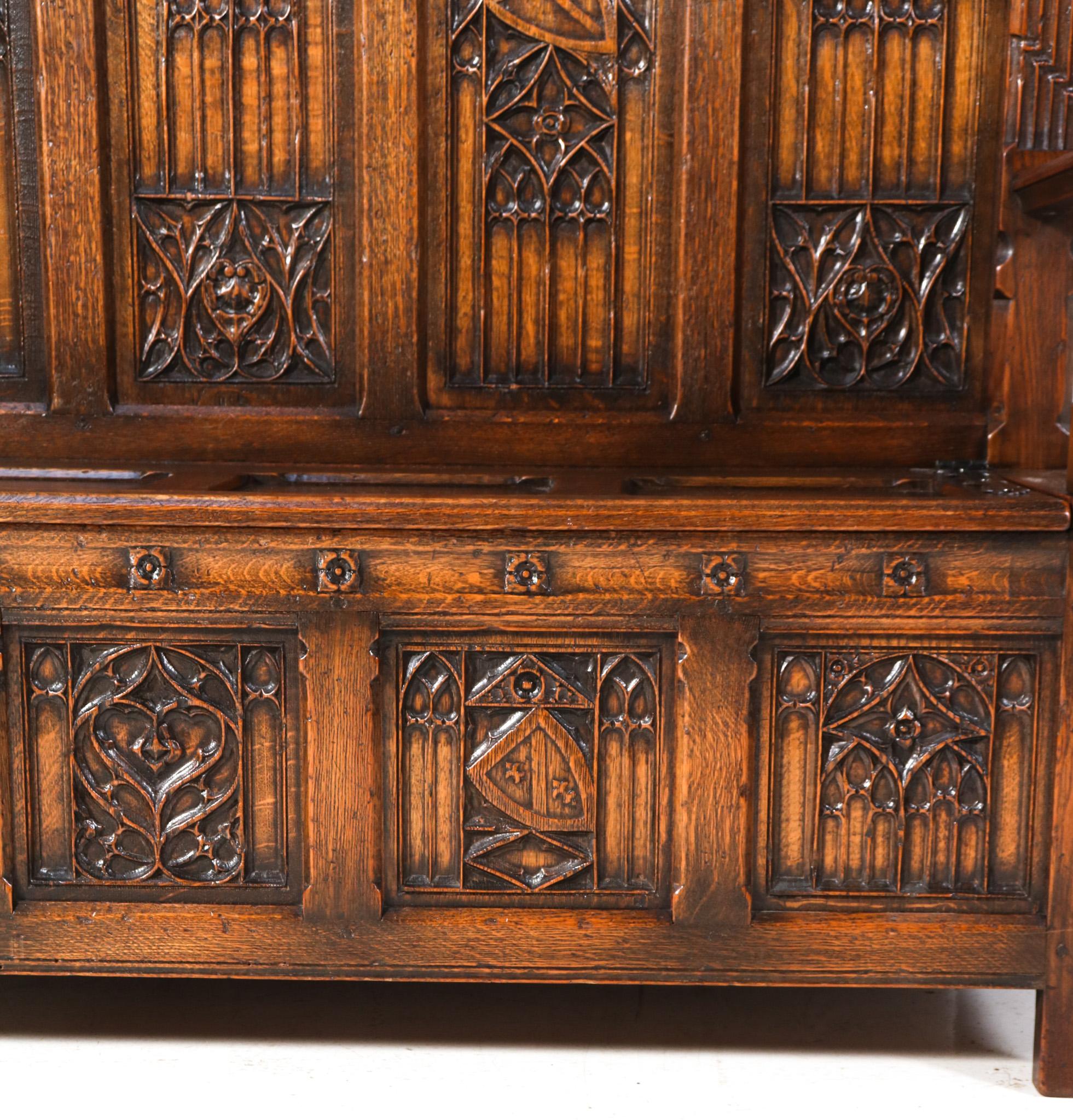 Panca da sala con schienale alto in quercia in stile Gothic Revival, 1900 in vendita 2