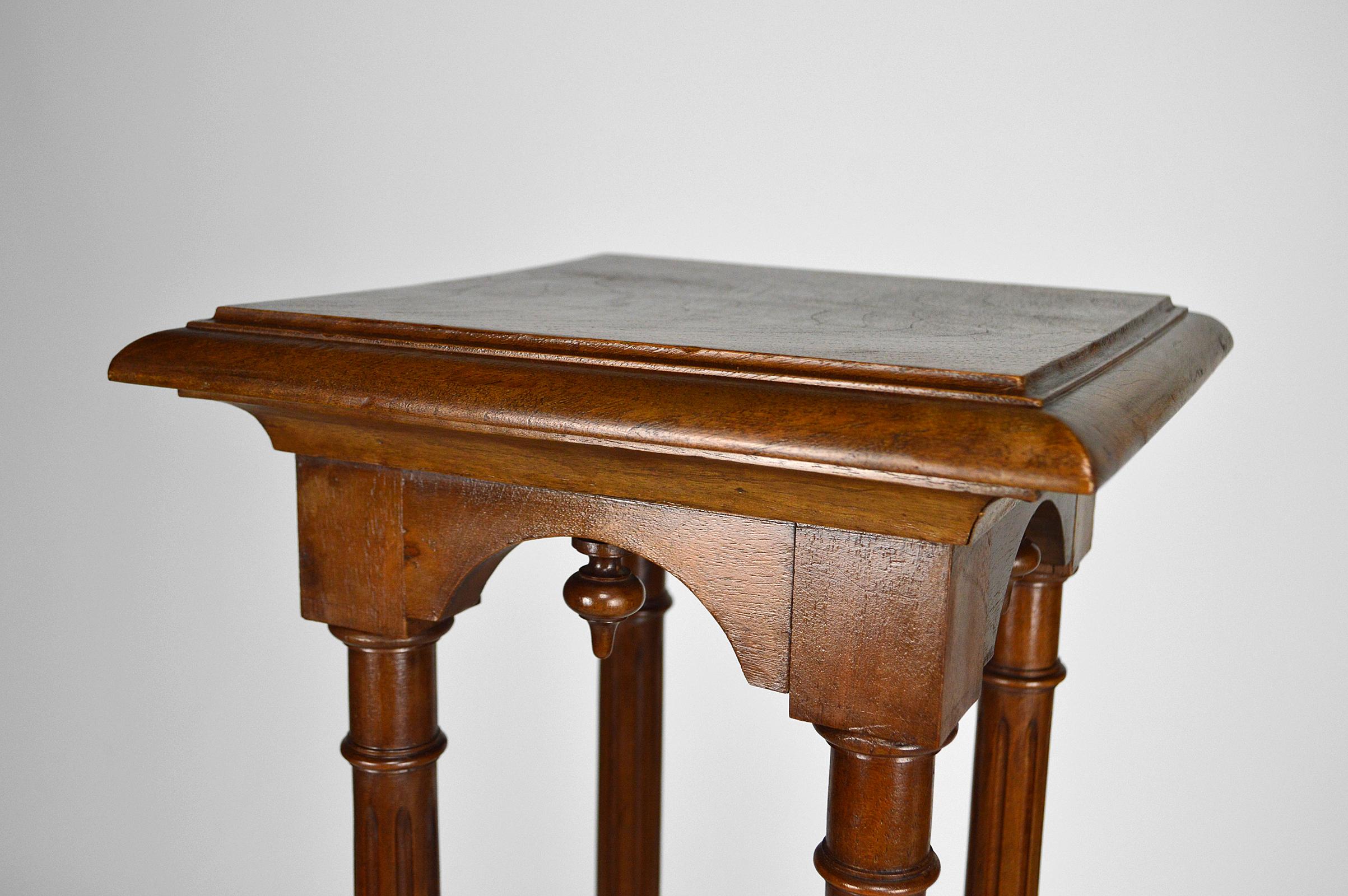 Gothic Revival Pedestal Stand in Walnut, France, circa 1880 For Sale 2