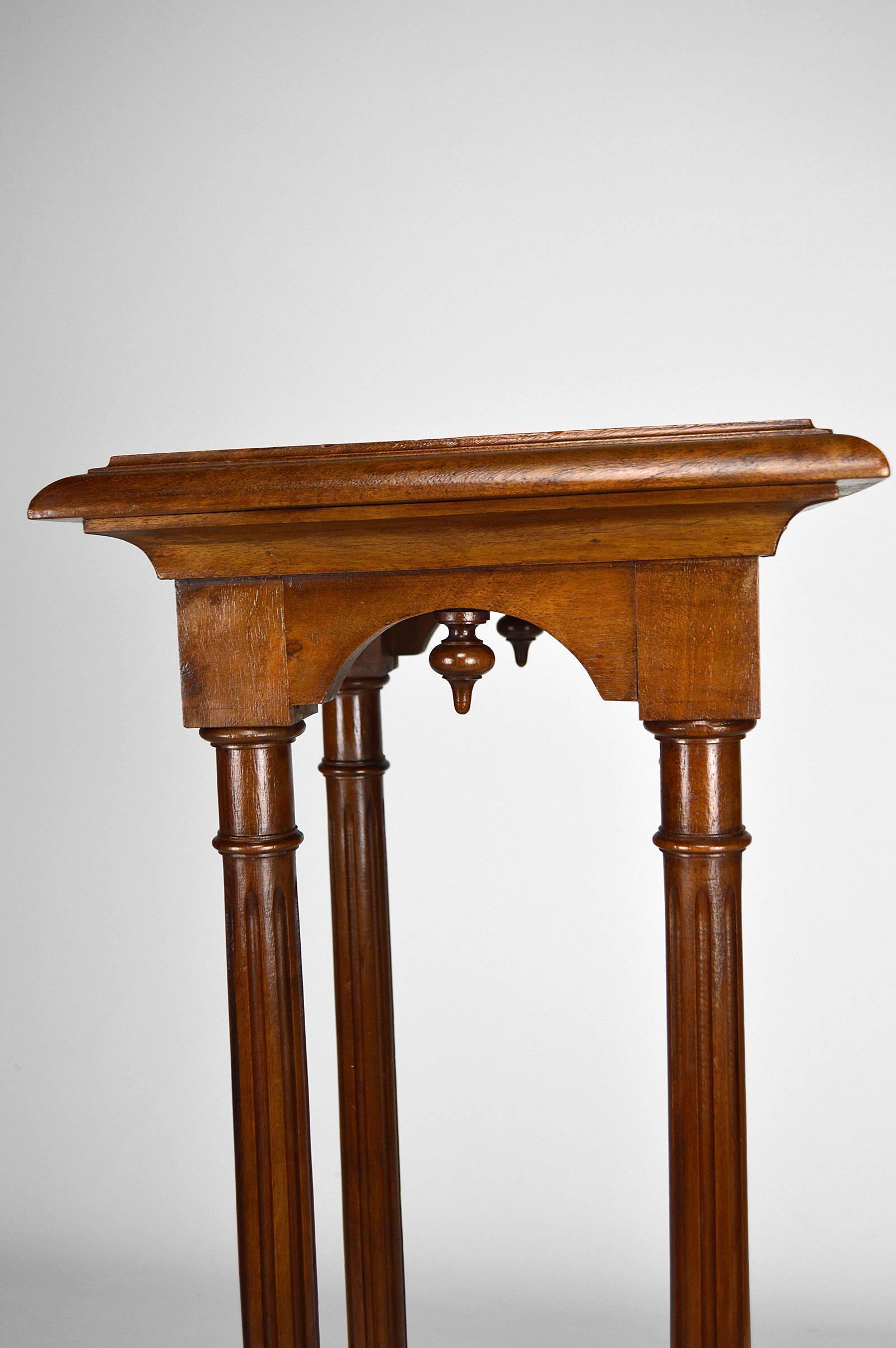 Gothic Revival Pedestal Stand in Walnut, France, circa 1880 For Sale 4