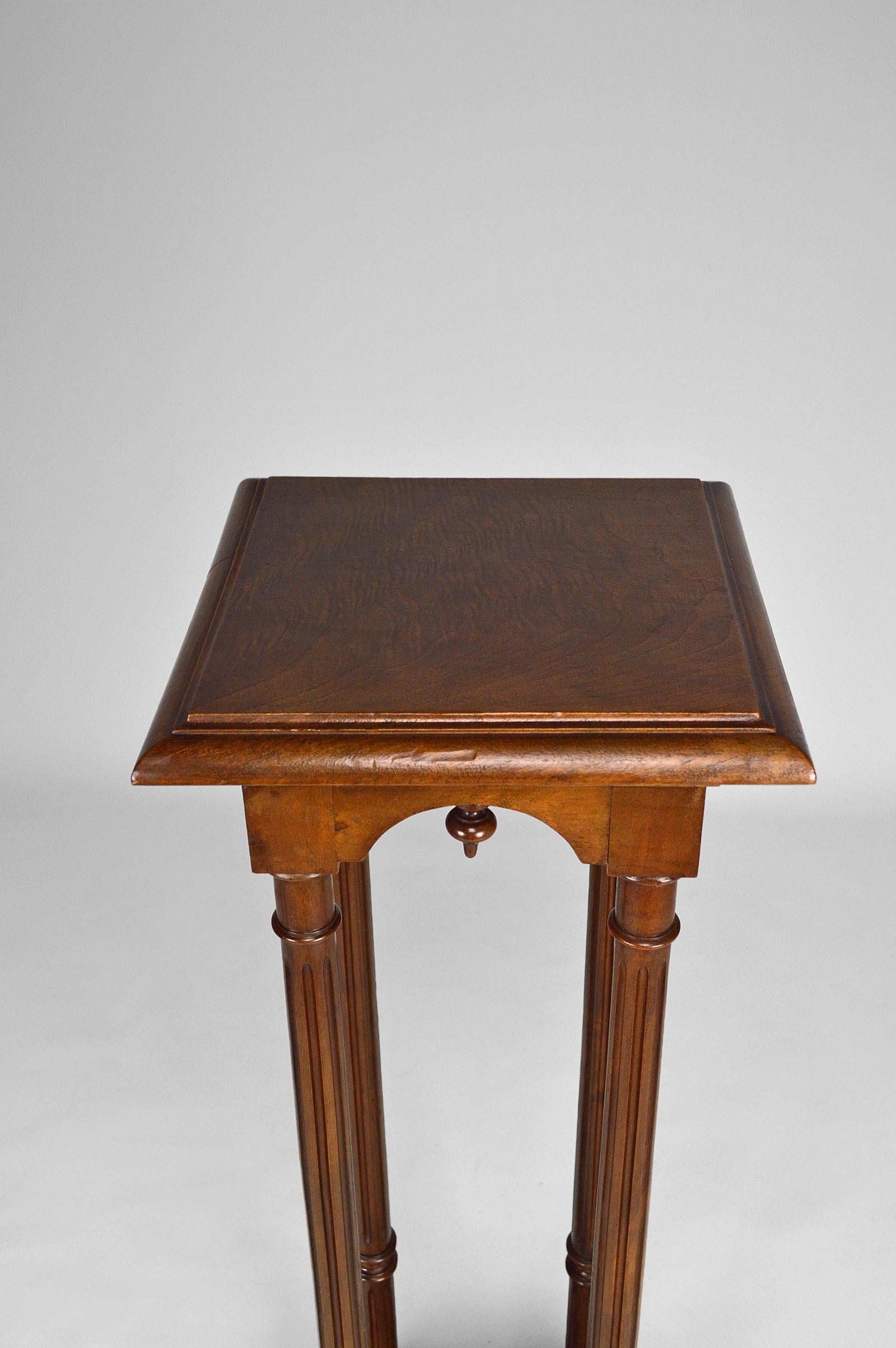 Gothic Revival Pedestal Stand in Walnut, France, circa 1880 For Sale 1