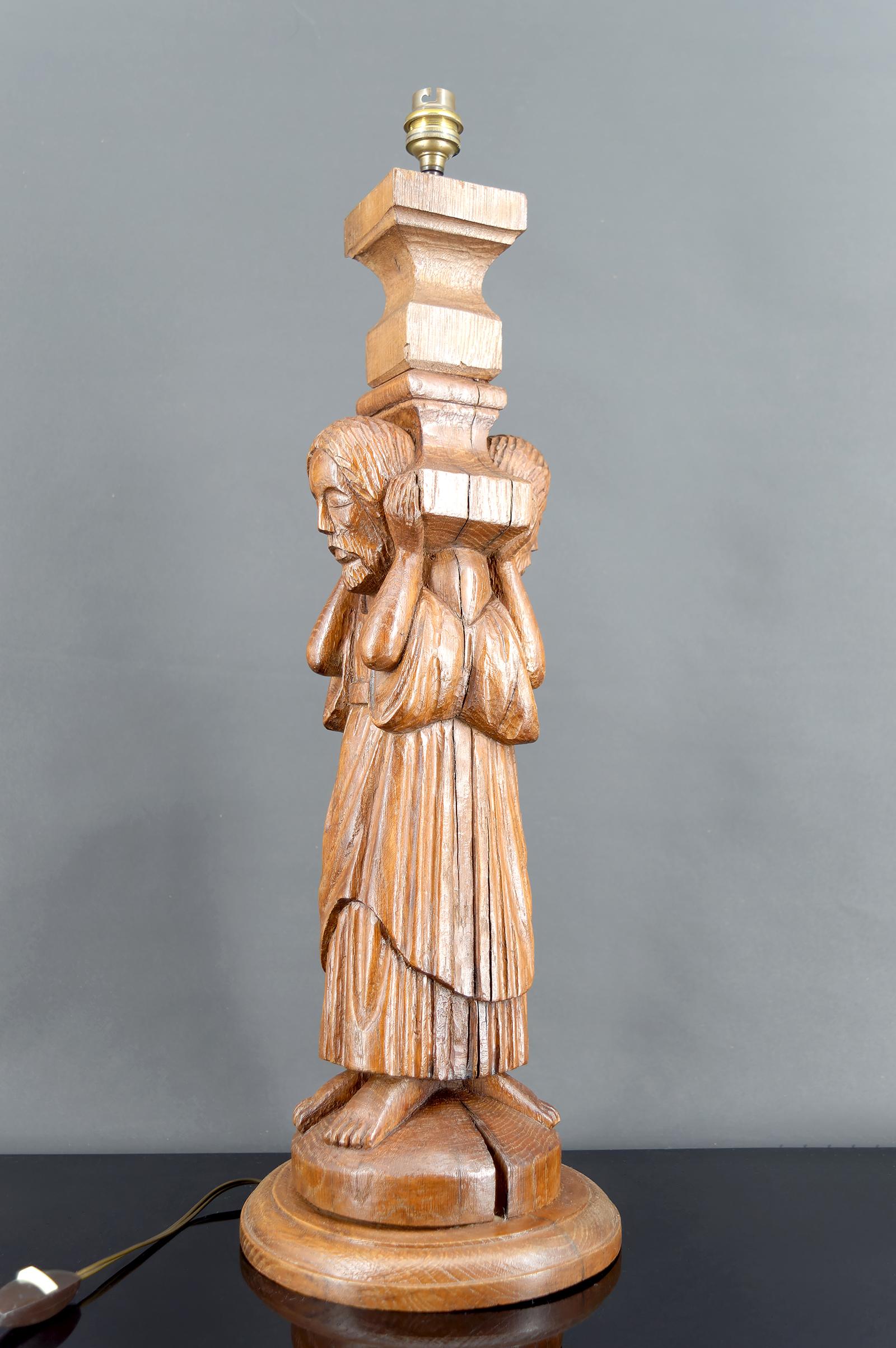 Neogotico Lampada a pilastro in stile gotico-revival in Oak intagliato, Bearers / Atlantes, Francia in vendita