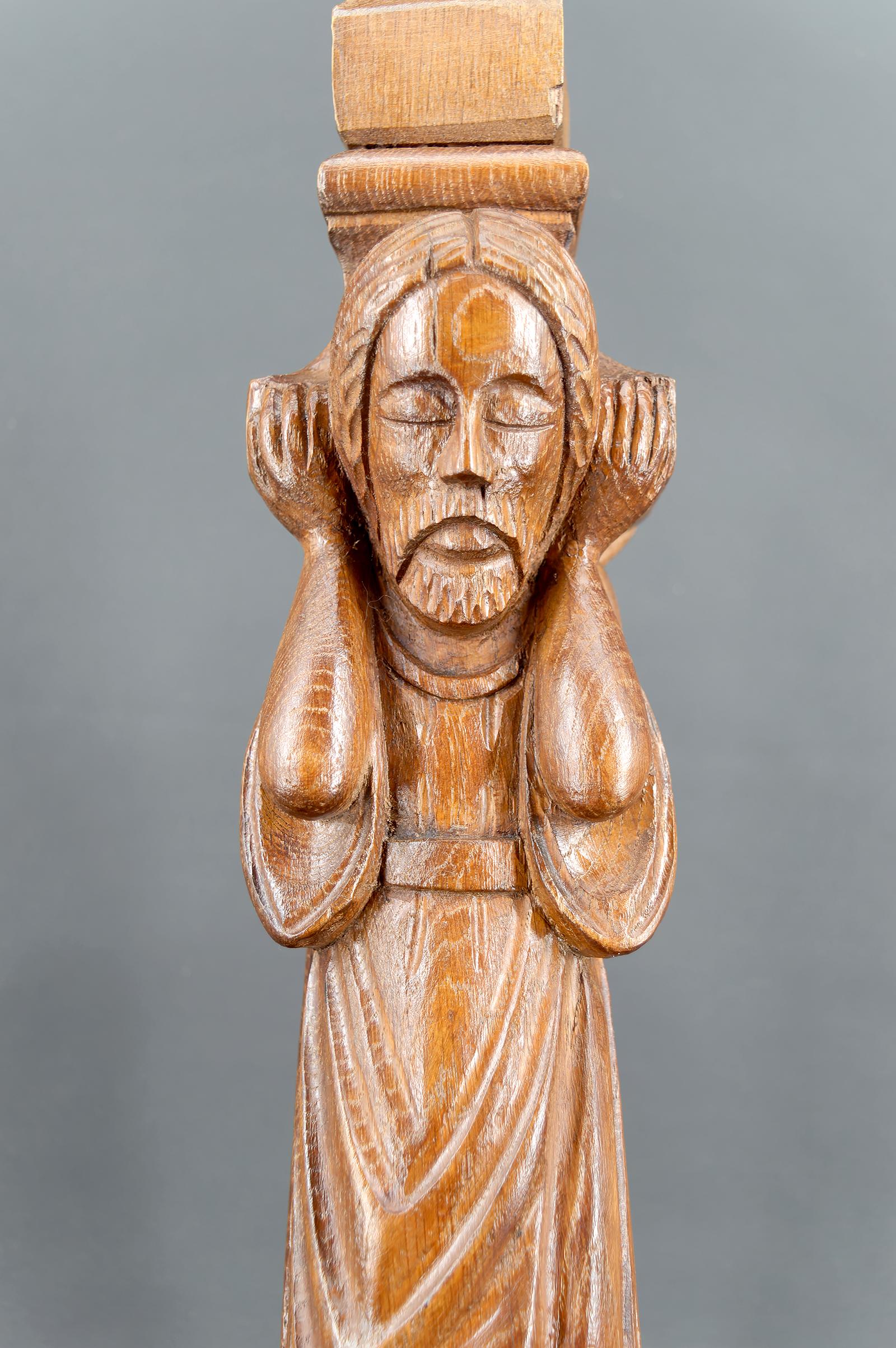 Lampada a pilastro in stile gotico-revival in Oak intagliato, Bearers / Atlantes, Francia in vendita 1