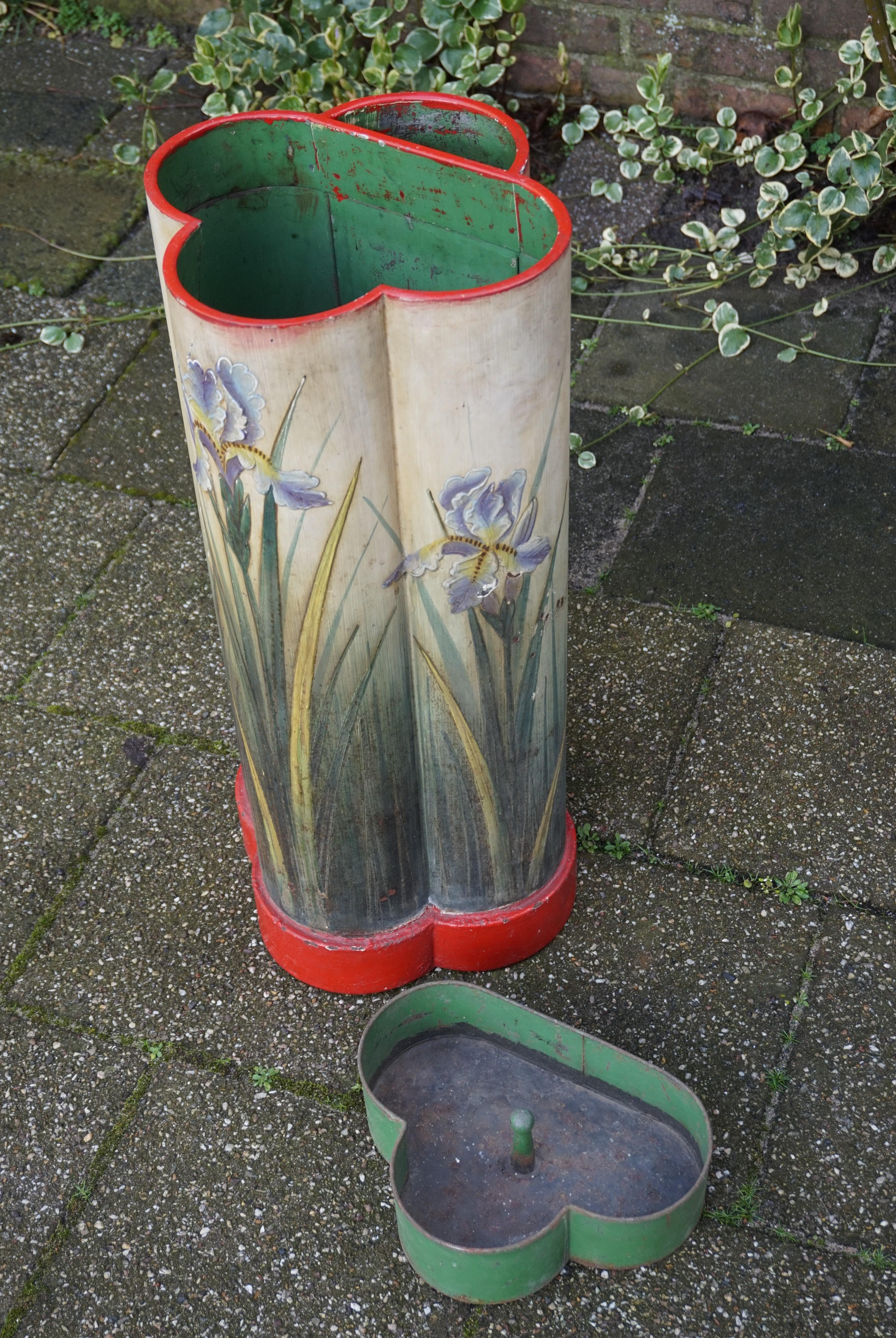 Gothic Revival Quatrefoil Design Umbrella & Stick Stand w. Hand Painted Irises In Good Condition For Sale In Lisse, NL