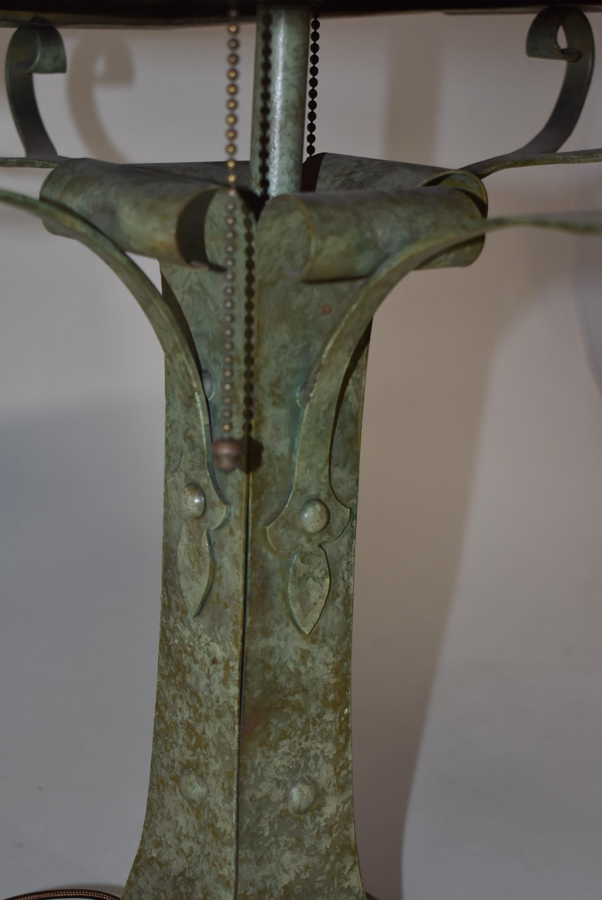 Gothic Revival Slag Glass Panel Table Lamp by Bradley Hubbard Hubbell Sockets In Good Condition For Sale In Toledo, OH