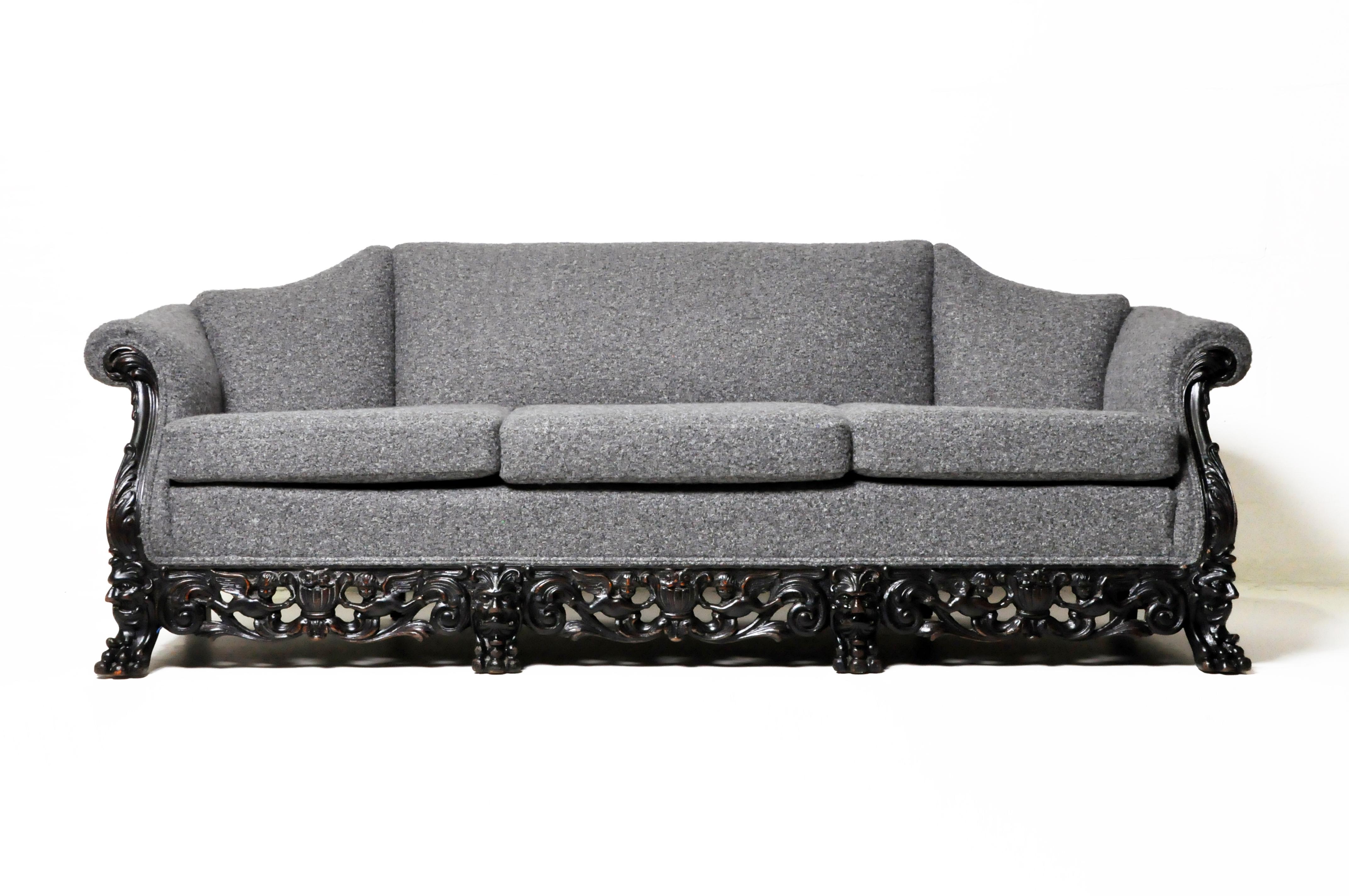 Neugotisches Sofa im Angebot 13