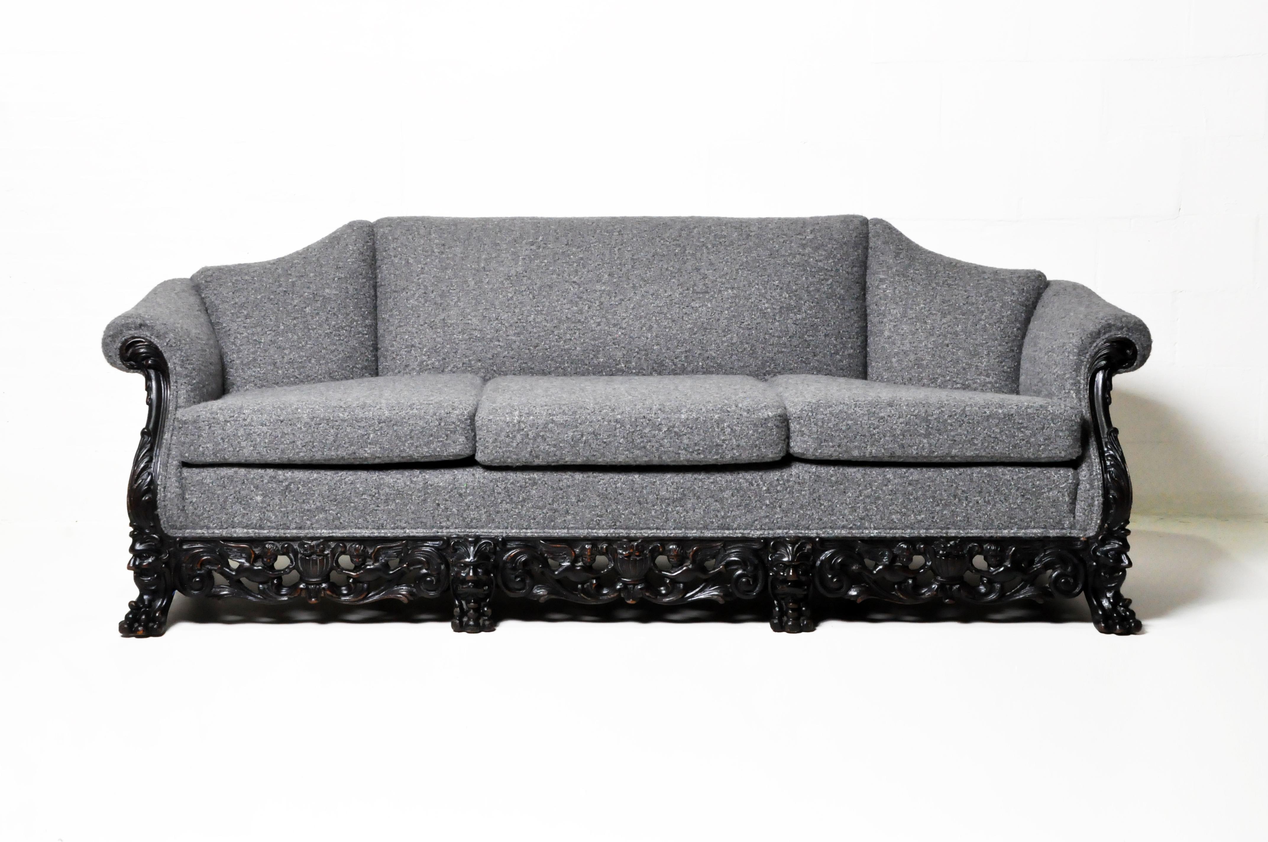 Neugotisches Sofa (Englisch) im Angebot