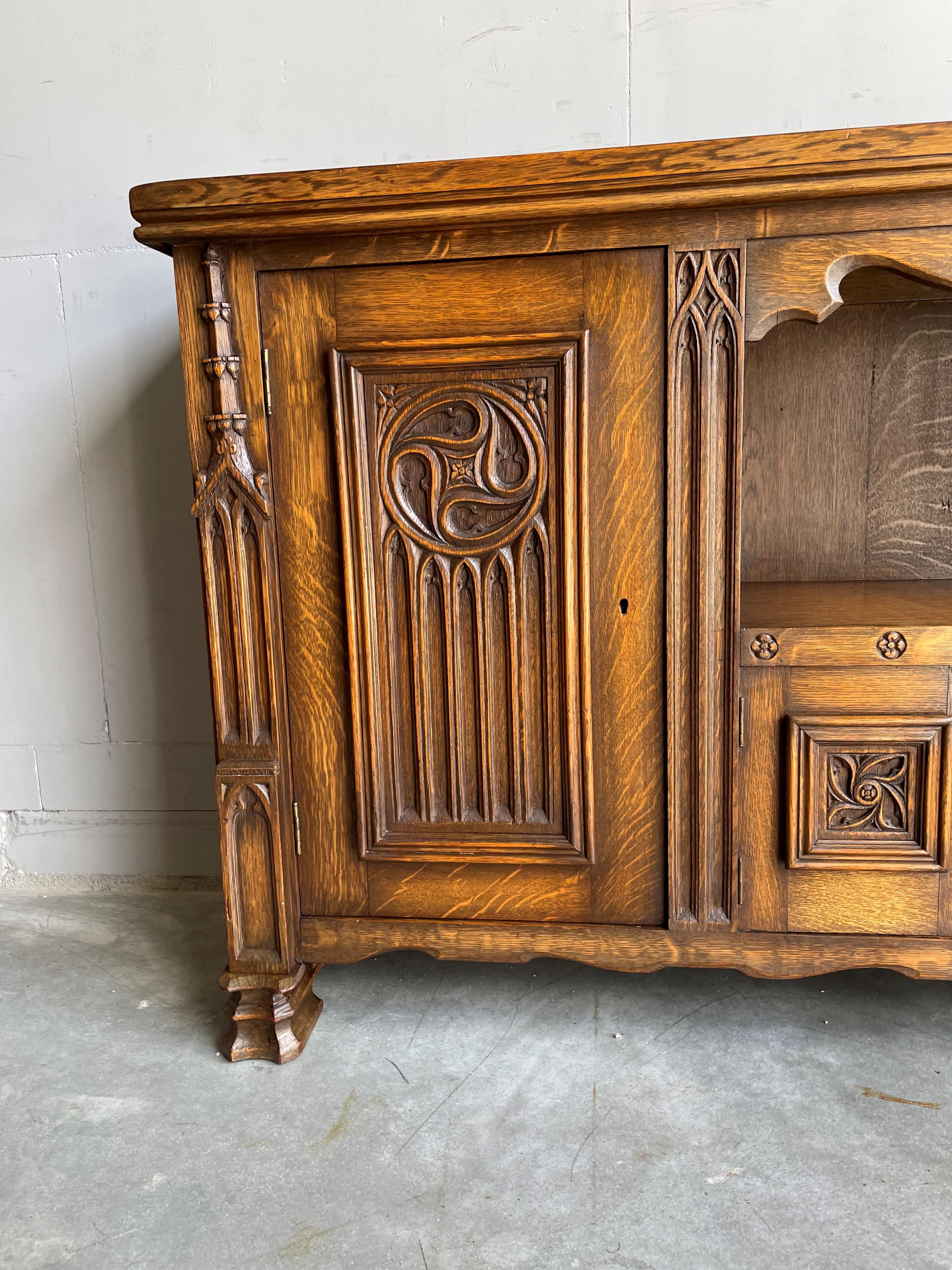 Gothic Revival Solid Oak Sideboard / Sidetable / 1930s Small 4-Door Credenza In Excellent Condition In Lisse, NL