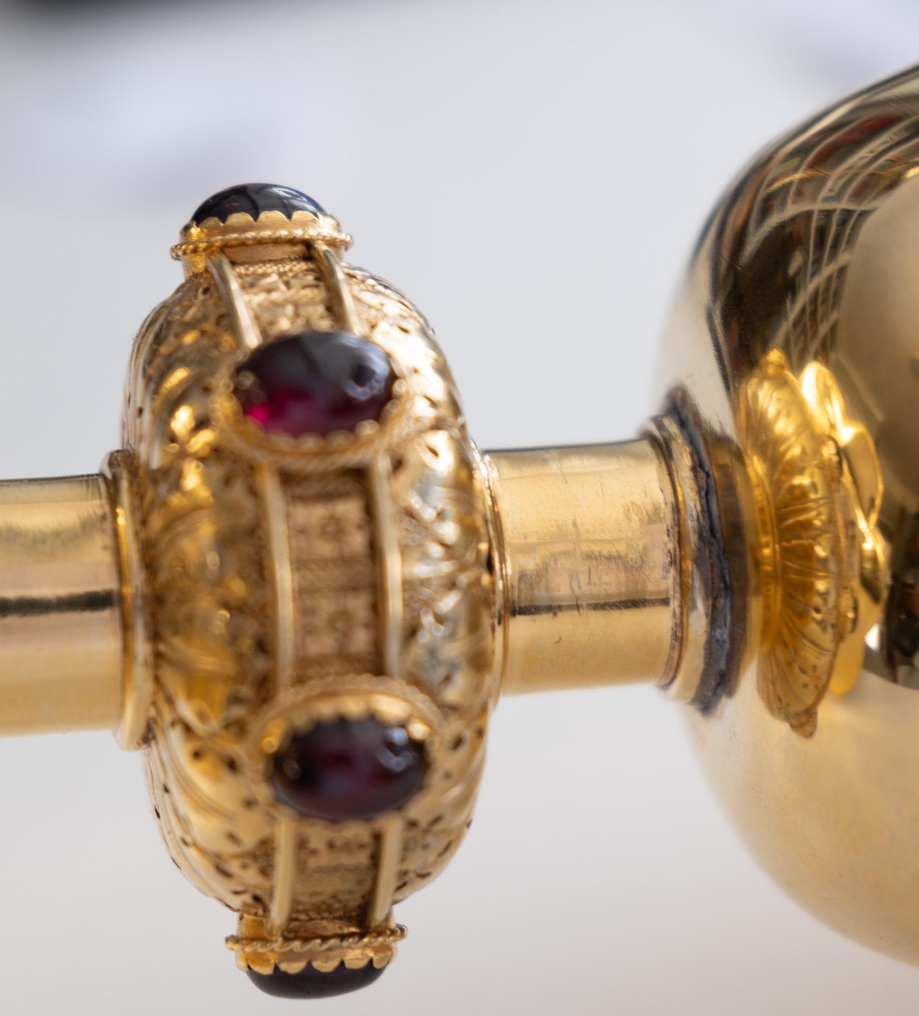Cáliz gótico de plata de ley dorada y engastado con piedras de Carl Krall Londres en venta 3