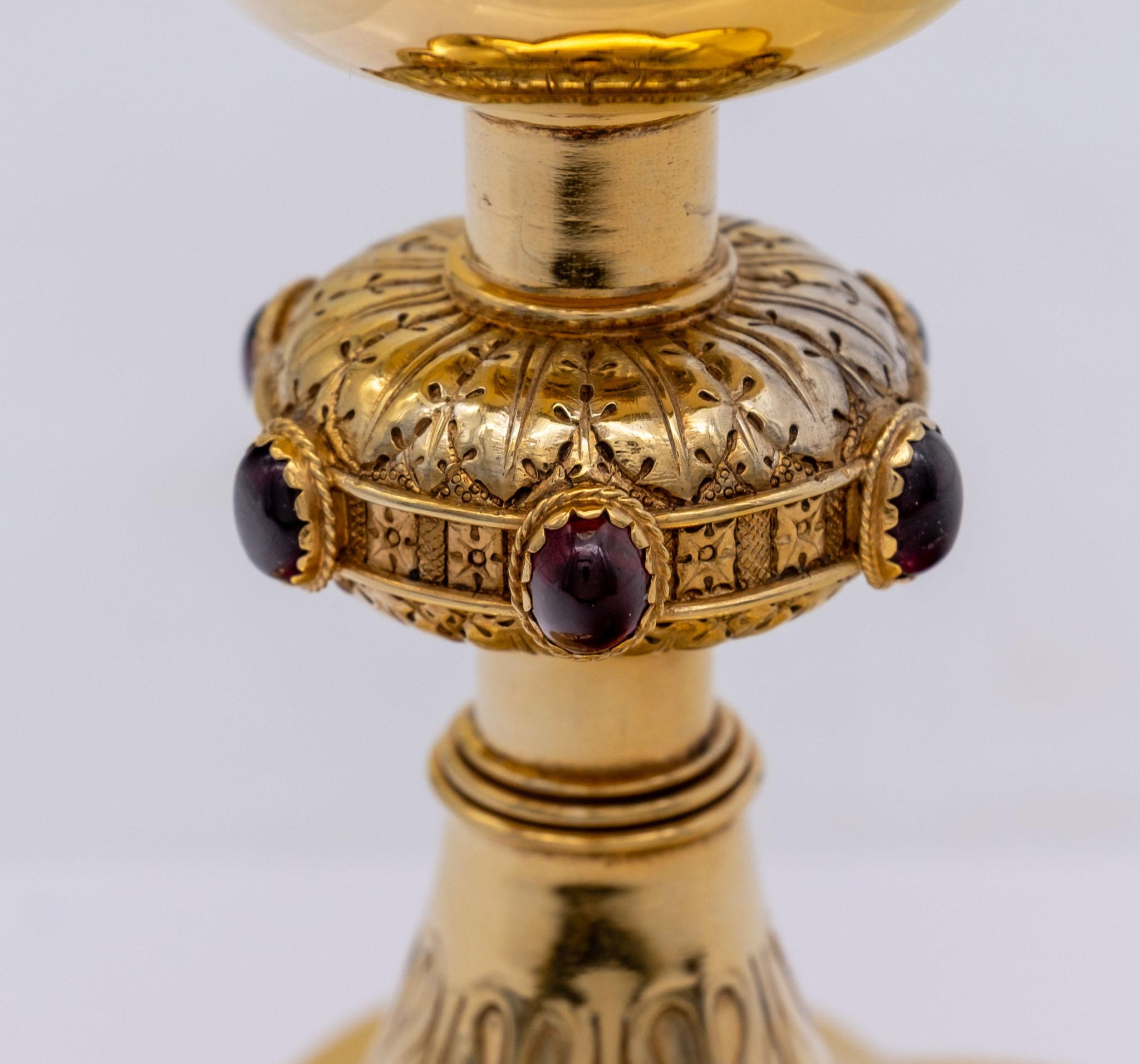 Cáliz gótico de plata de ley dorada y engastado con piedras de Carl Krall Londres Inglés en venta