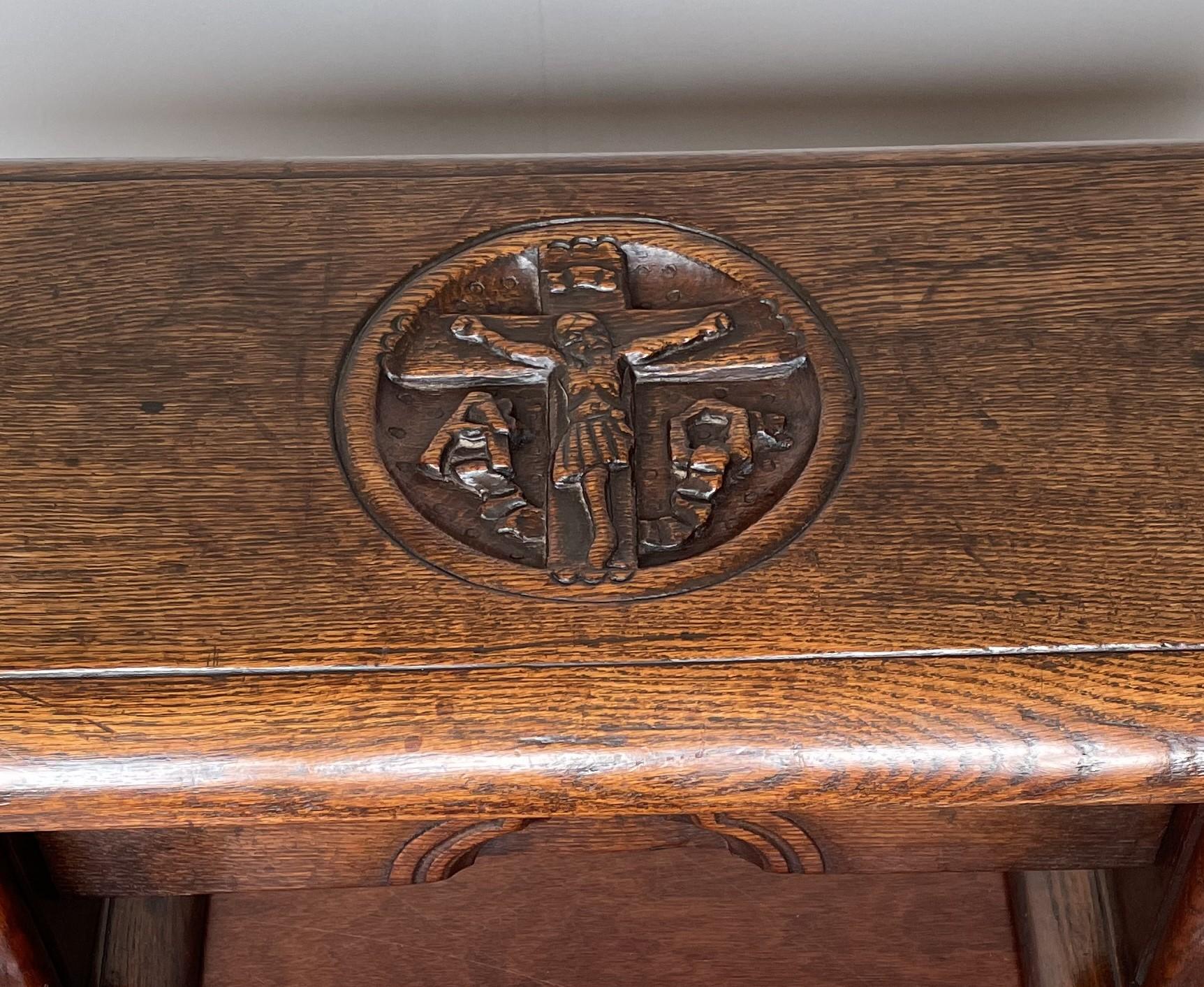 Gothic Revival Stool / Bench with Hand Carved Christ on Crucifix Sculpture 1800s In Good Condition For Sale In Lisse, NL