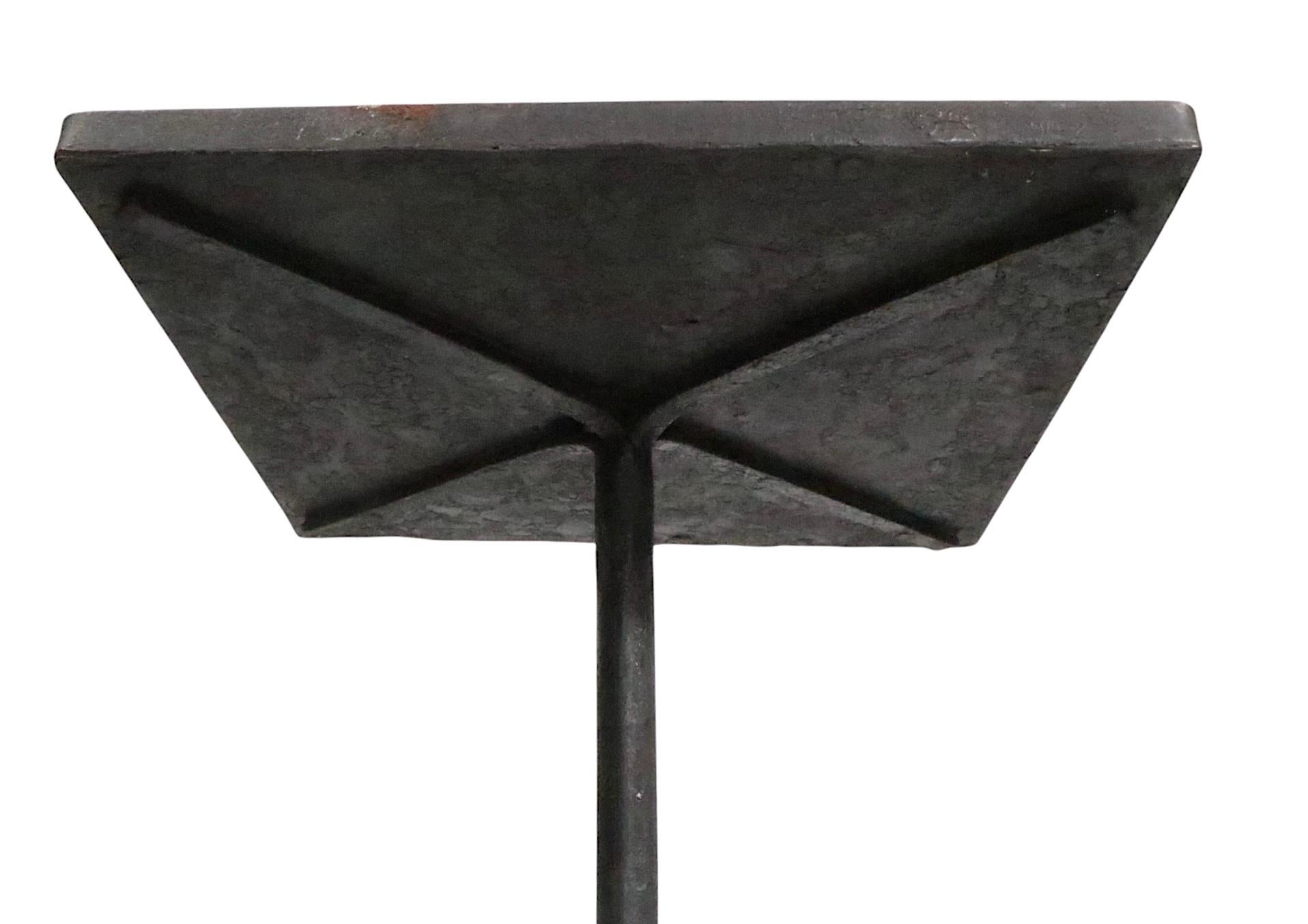Table d'appoint à piédestal en fer forgé et tuiles néo-gothique 1920/60 en vente 3
