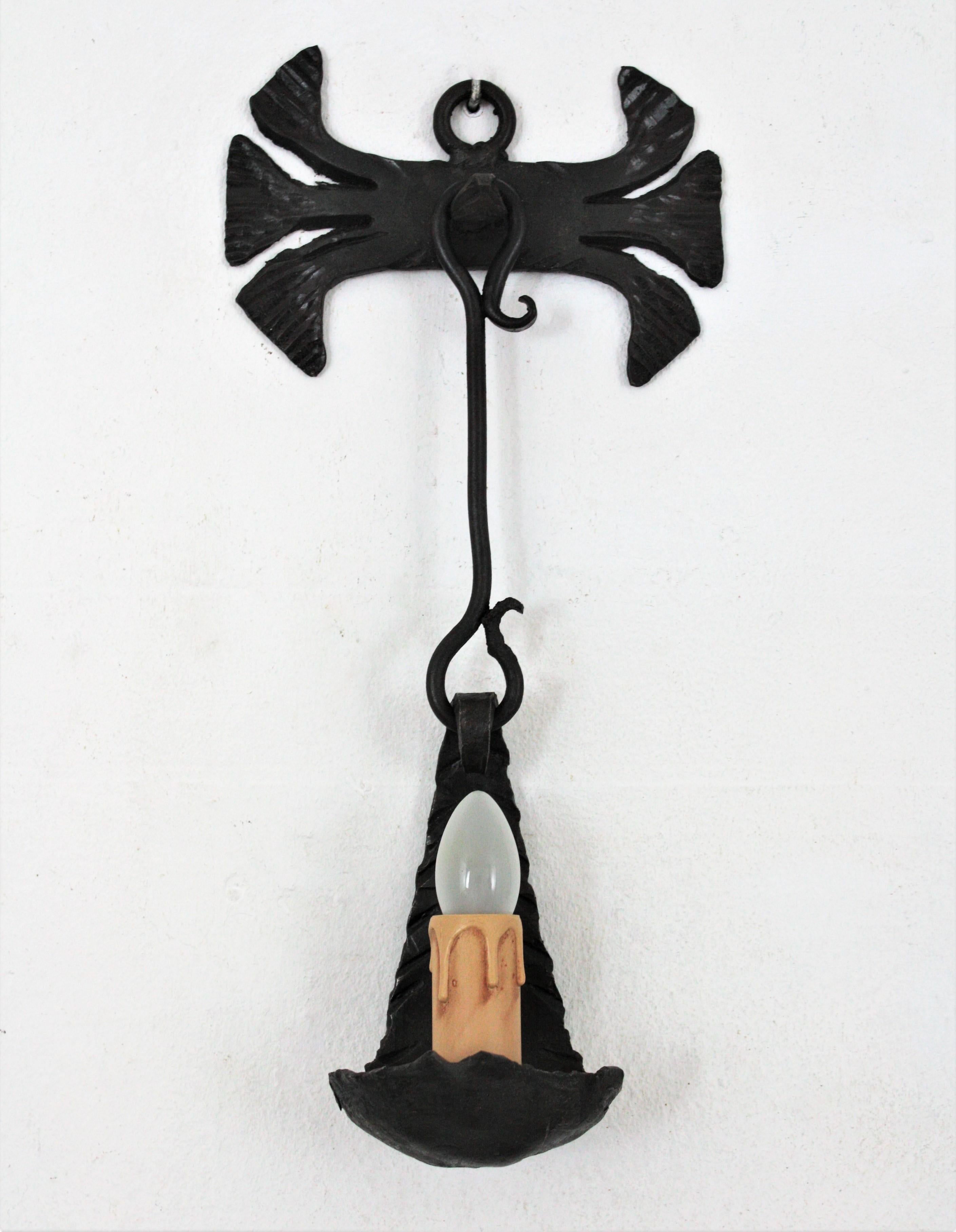 Spanish Gothic Revival Wall Lights in Hand-Forged Iron In Good Condition For Sale In Barcelona, ES