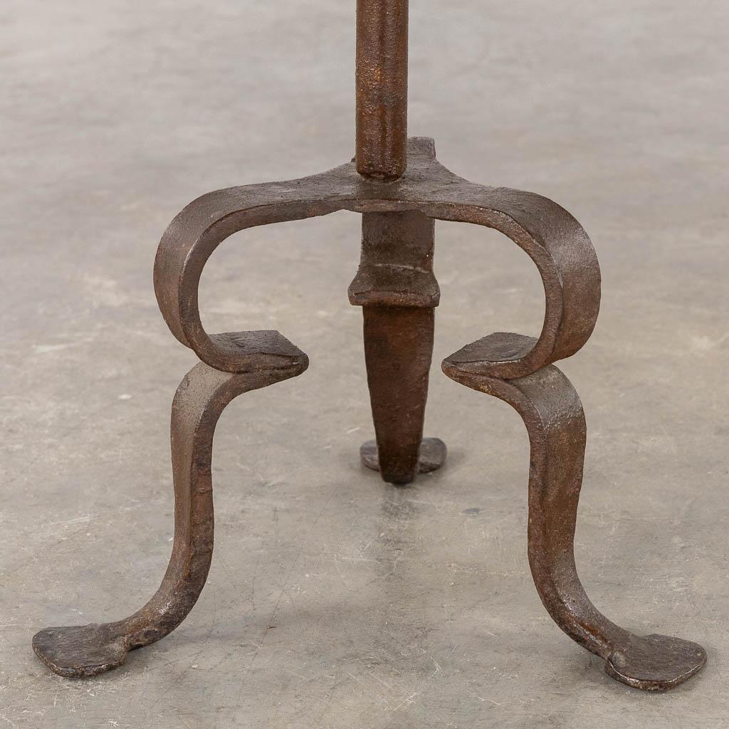 Lutrin ou pupitre en fer forgé de style Revive avec support de bougie articulé en vente 2