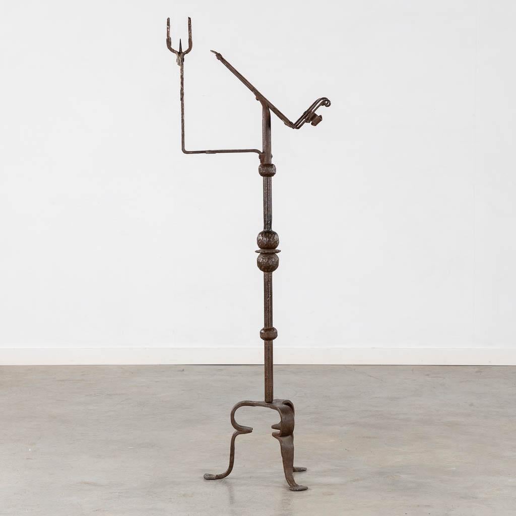 Lutrin ou pupitre en fer forgé de style Revive avec support de bougie articulé Bon état - En vente à Leesburg, VA