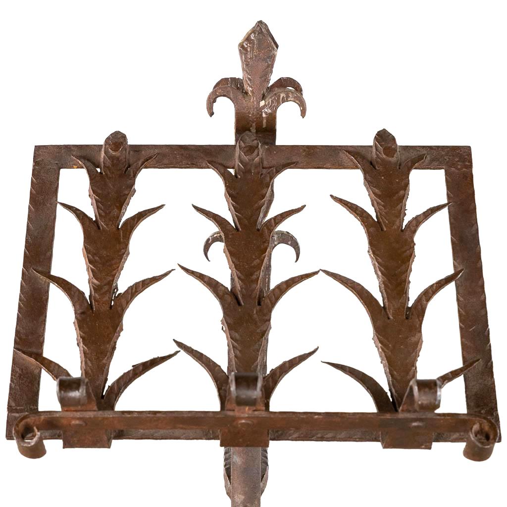 XIXe siècle Lutrin ou pupitre en fer forgé de style Revive avec support de bougie articulé en vente