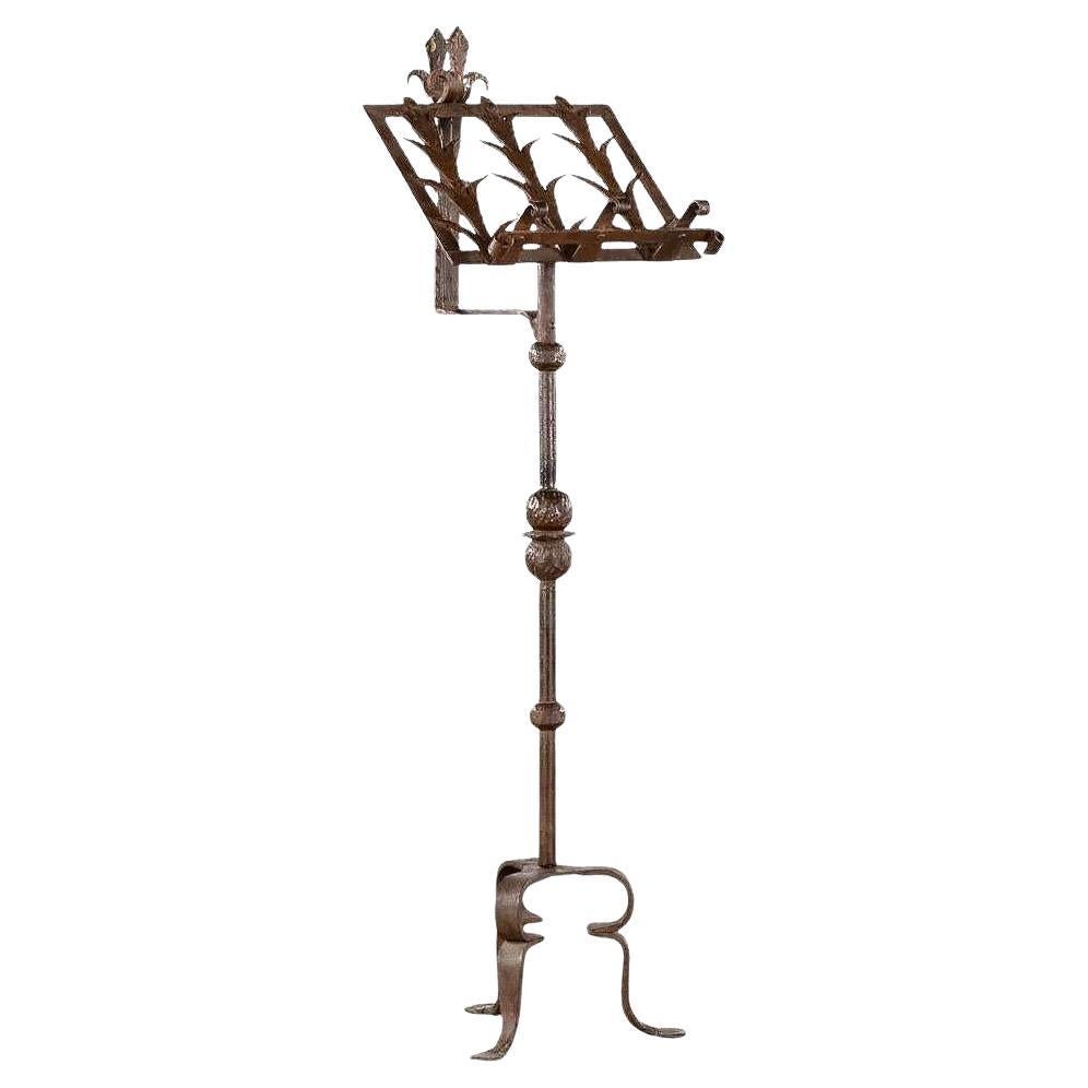 Lutrin ou pupitre en fer forgé de style Revive avec support de bougie articulé