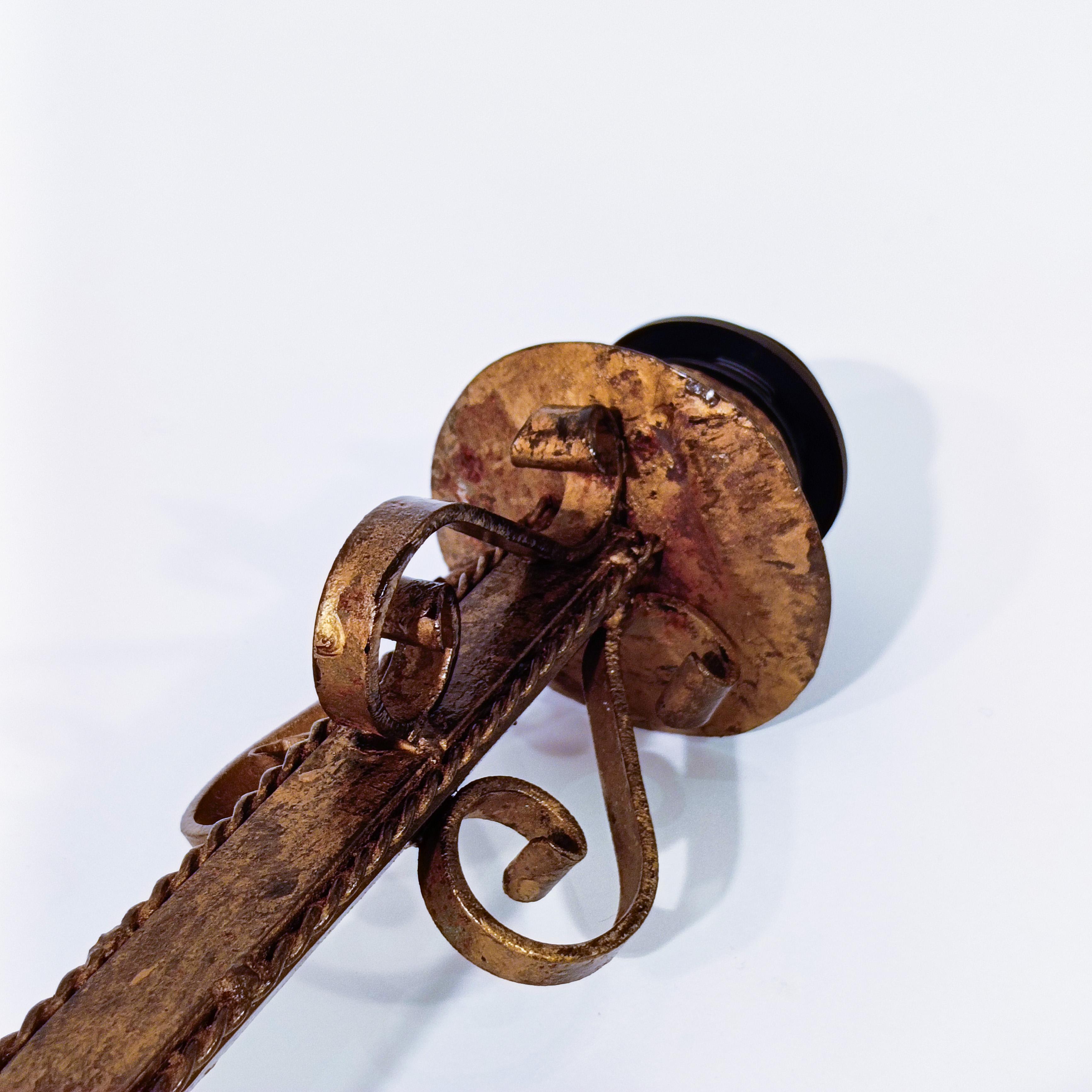 Gothic Revival. Wrought iron table lamp by Ferro Art, Spain, 1940s en venta 7