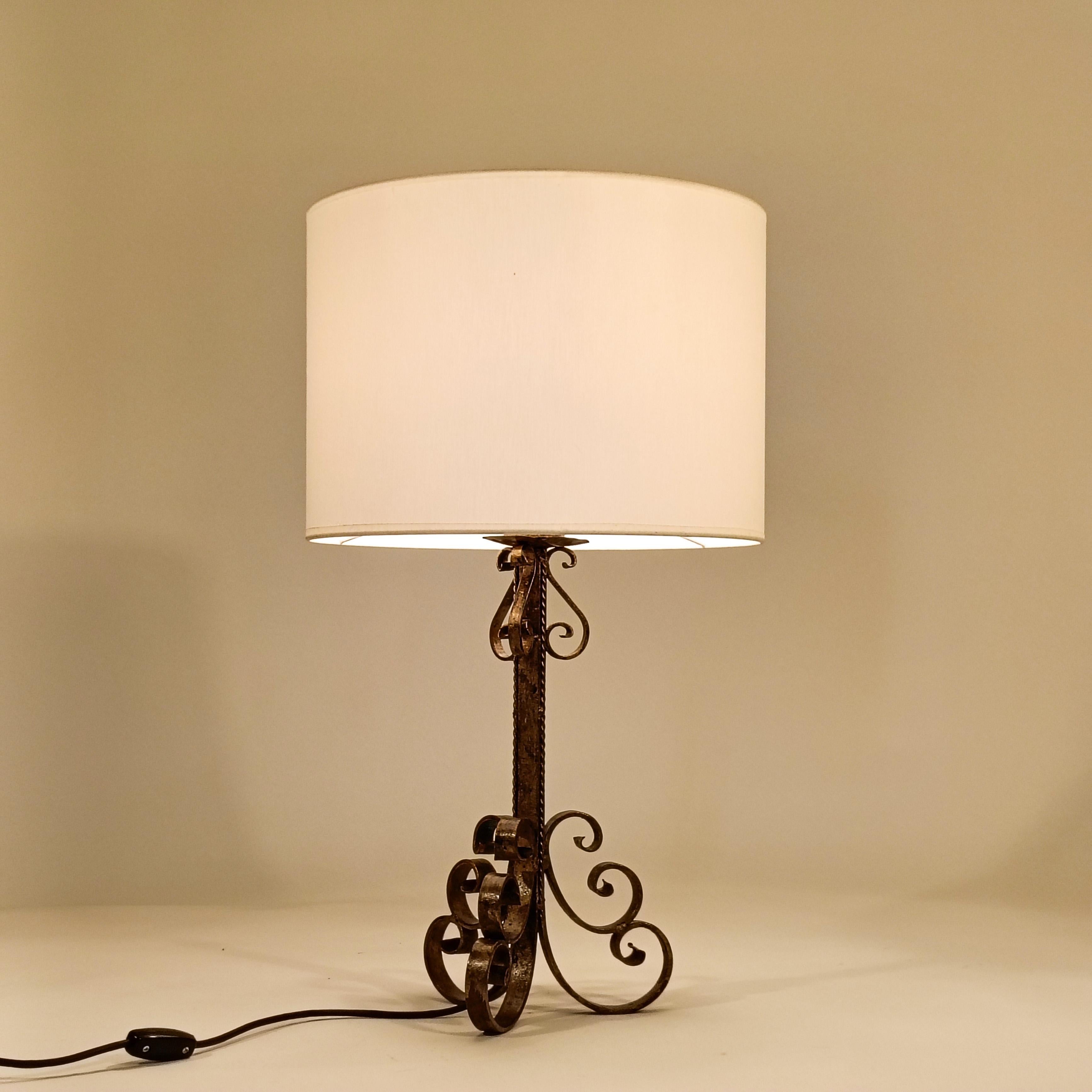 Gothic Revival. Wrought iron table lamp by Ferro Art, Spain, 1940s Hierro en venta
