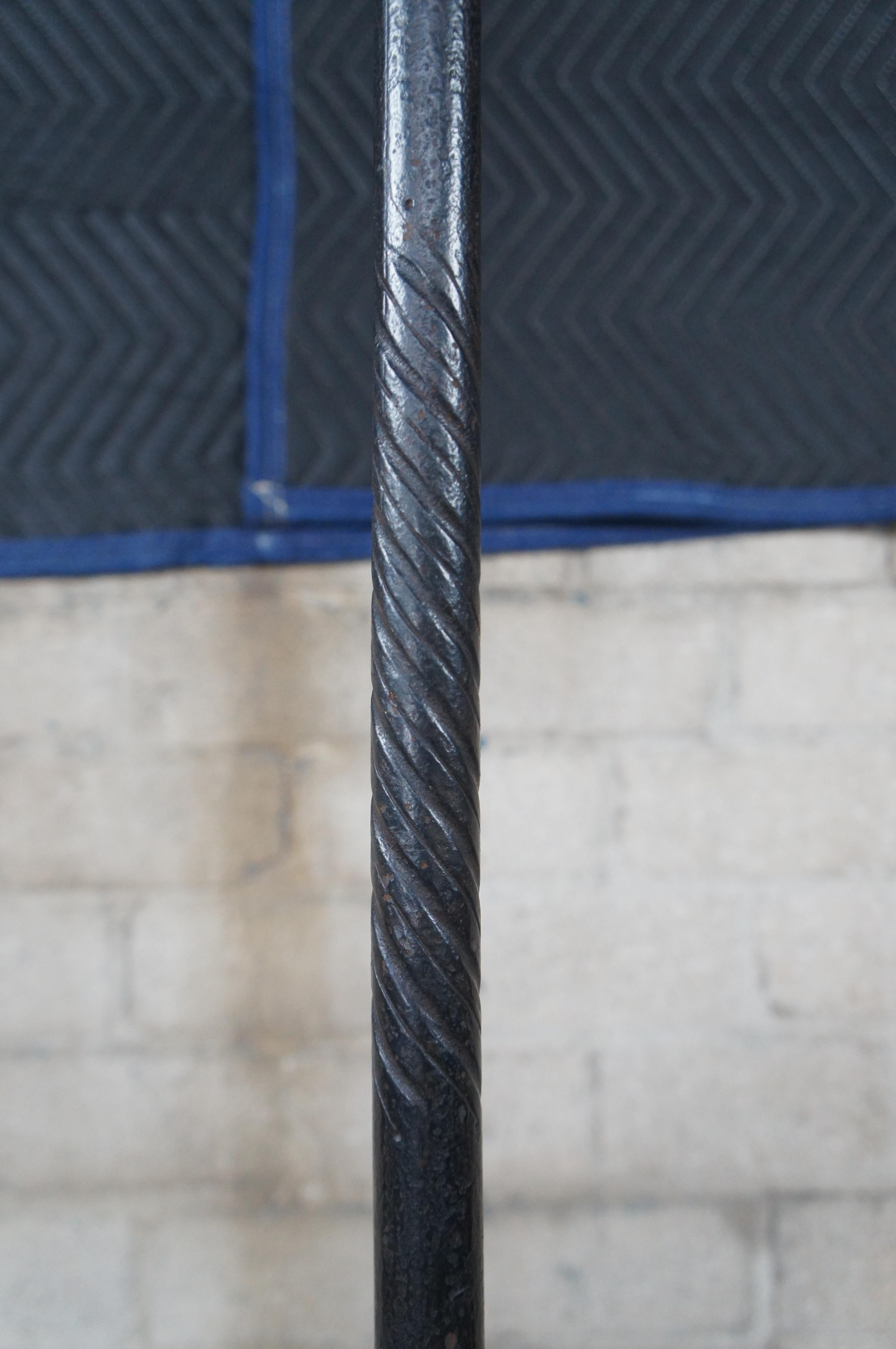 Lámpara de pie candelabro de hierro forjado de estilo gótico 70 en venta 3