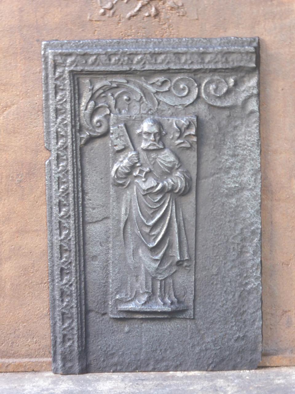 Saint Peter with the key to the gate of heaven. German Gothic period fireback. Made of cast iron. It has a black / pewter patina. The condition is good, no cracks.







 