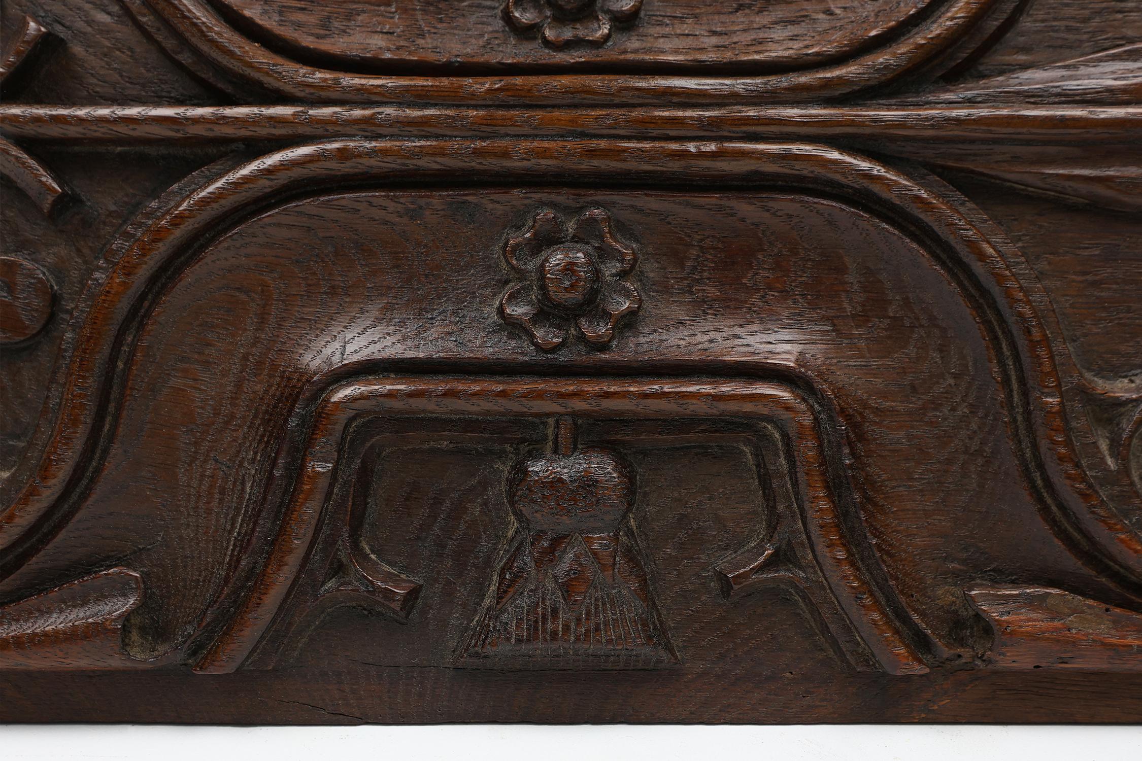 Panel gótico esculpido en roble del siglo XVI, Bélgica Gótico en venta