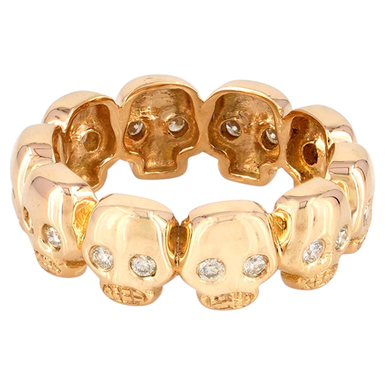 Anello con charme a teschio gotico in oro giallo 14k con diamanti su tutta la fascia, misura US 7