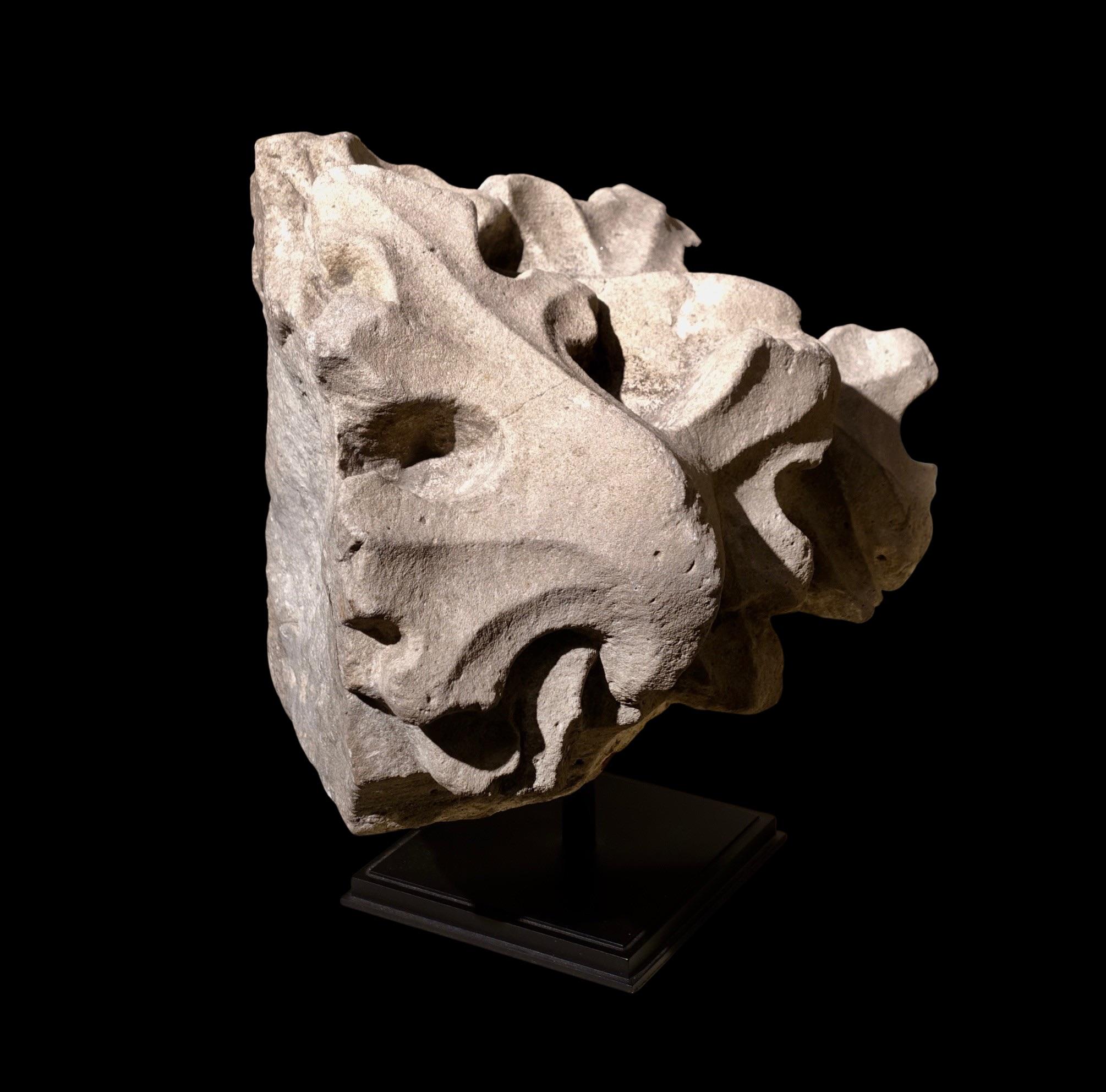 Gothic architectural fragment representing vine leaves 
France, 15th century
Sandstone
H 21 x 21 x 17 cm
mounted on a modern metal pedestal

Remarkable state of preservation

One similar fragment is displayed in the Musée de Cluny collection