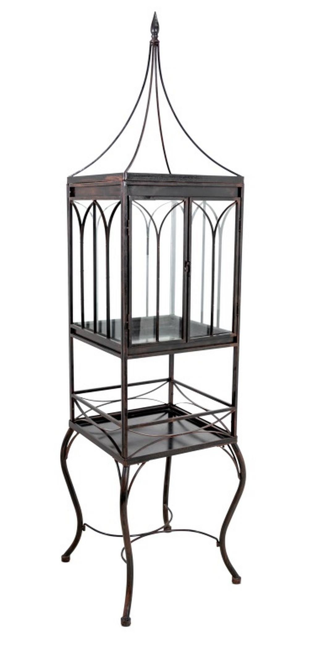 Armario Terrario de Metal Pintado de Negro Estilo Gótico en Bueno estado para la venta en Astoria, NY