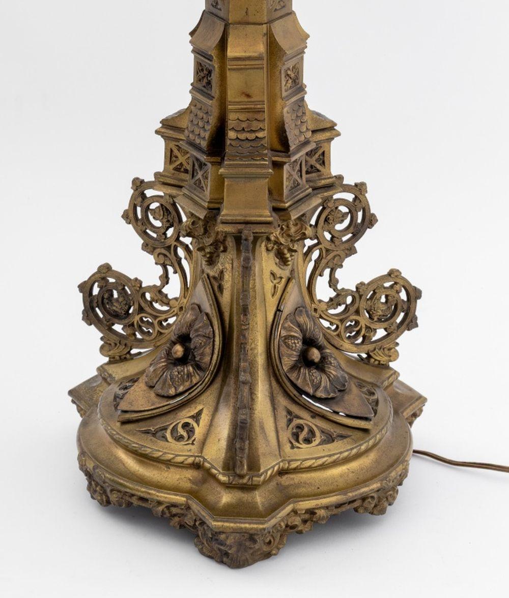 Chandelier d'autel en laiton de style gothique pour lampe Bon état - En vente à Astoria, NY